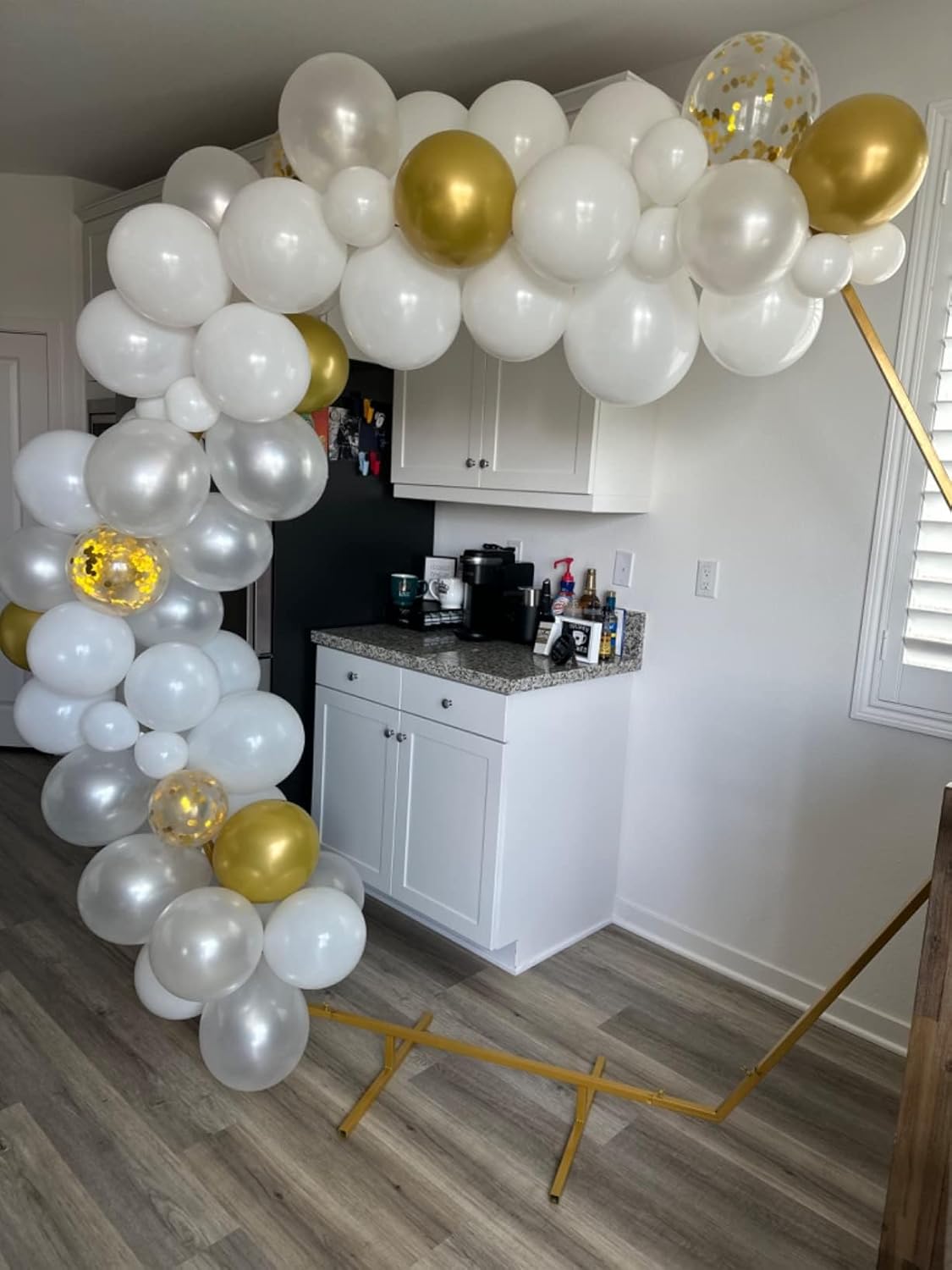 Pearl White Balloons, 150 pcs Different Sizes Pack of 18 Inch 12 Inch 10 Inch 5 Inch Shimmery White Latex Balloons for Balloon Garland Balloon Arch as Birthday Party Wedding Decorations