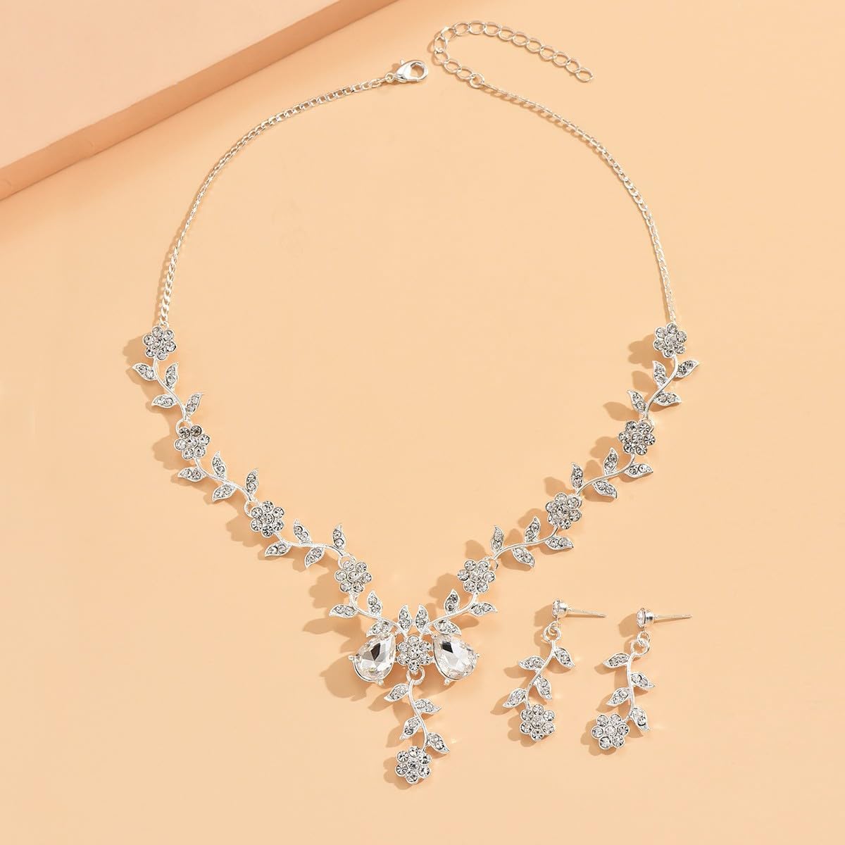 Wedding Jewelry Sets for Brides Rhinestone Necklace and Earring Set Bracelet Ring Gold Silver Prom Jewelry Sets Diamond Flower Teardrop Necklace for Women