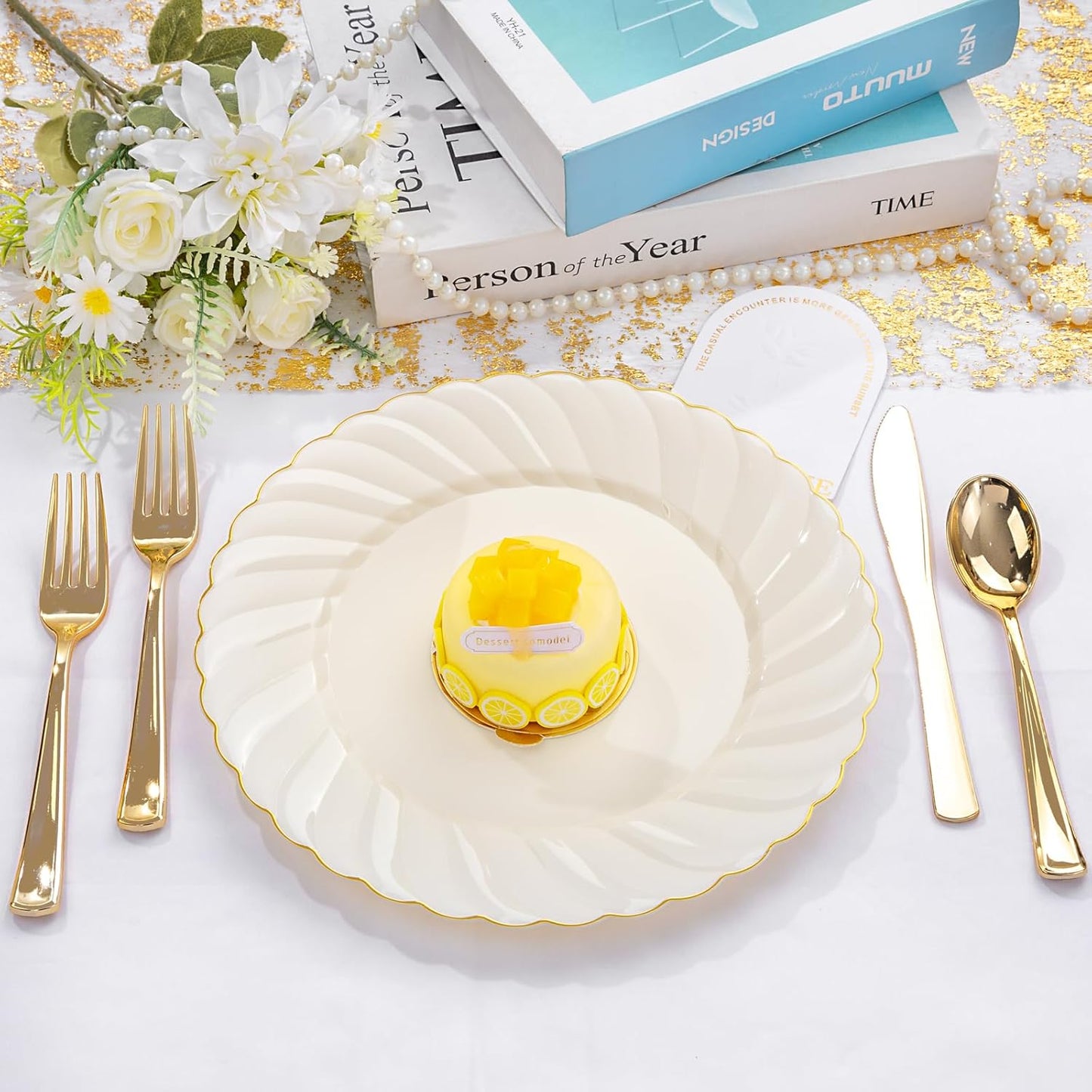 YOUBET 50 Pack Ivory Scalloped Plastic Plates 10.25 Inch Ivory Disposable Plates with Gold Rim - High End Elegant Vintage Dinner Plate for Birthday Parties & Wedding Thanksgiving