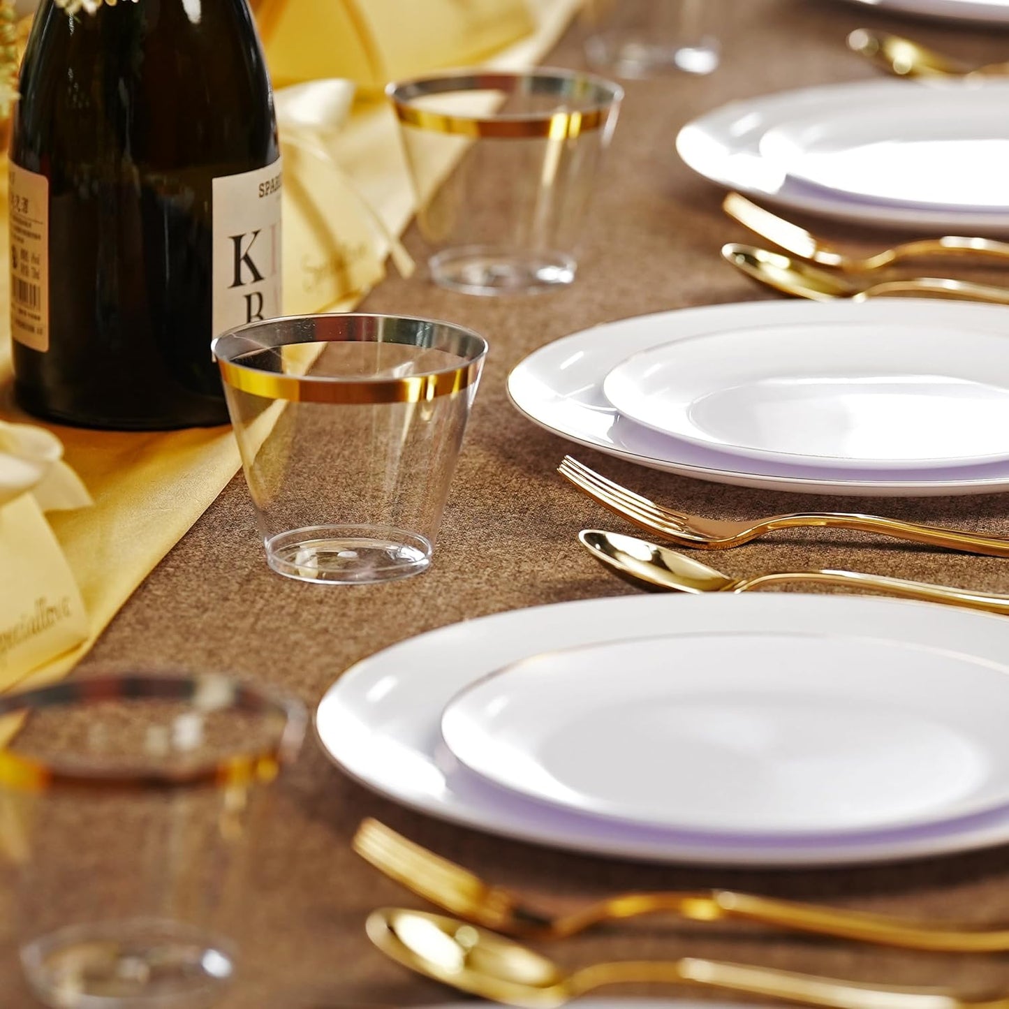 WELLIFE 600PCS White and Gold Plastic Dinnerware Set - Includes 100 Dinner Plates, 100 Dessert Plates, 300 Plastic Cutlery, 100 Cups - Perfect for 100 Guests, Weddings & Parties