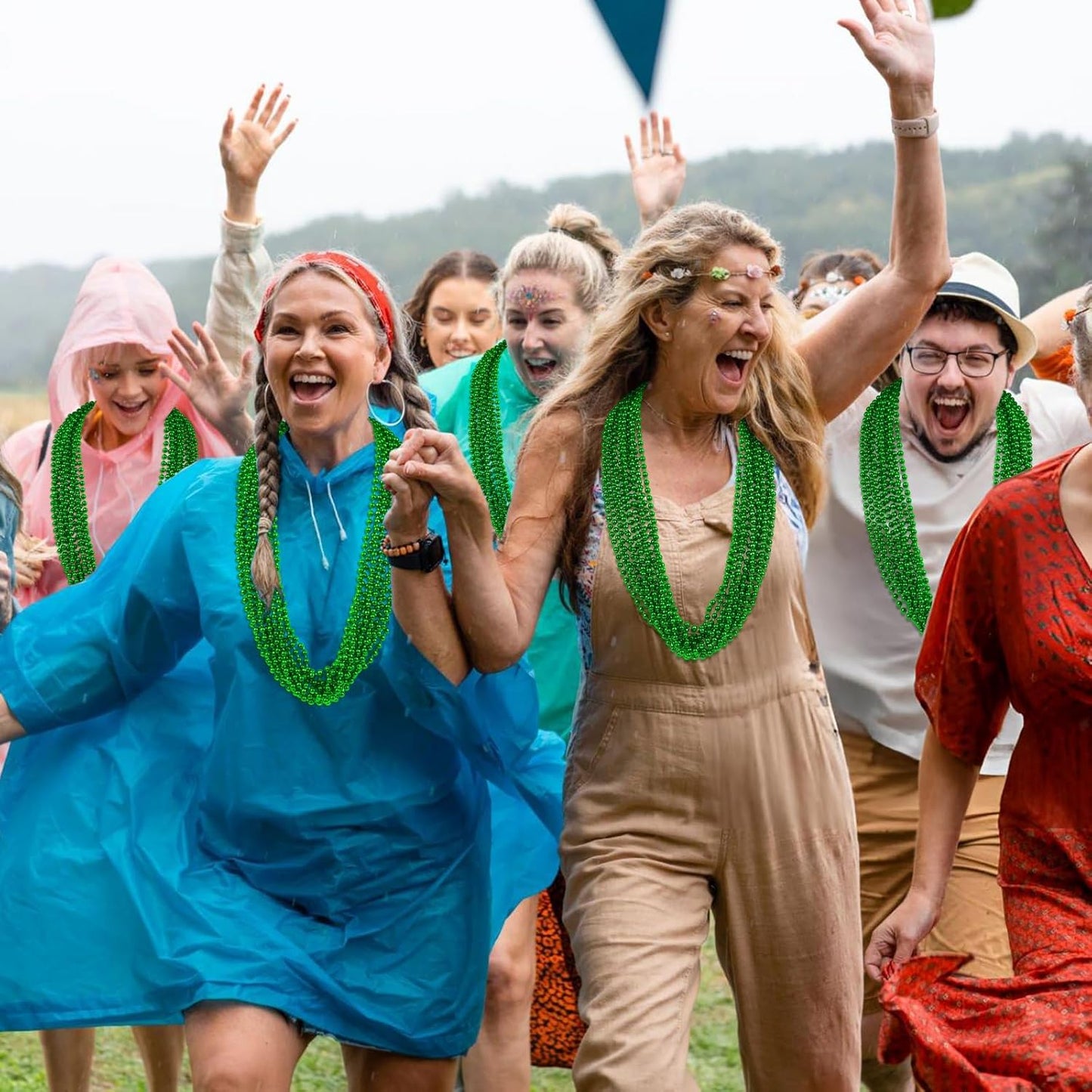 SHAOQINLIN 50 PCS St. Patricks Day Beads Necklace, 33" Green Mardi Gras Beads Christmas Necklaces Irish Saint Patricks Necklaces for St. Patrick's Day Mardi Gras Parade Throws Birthday Party Favors