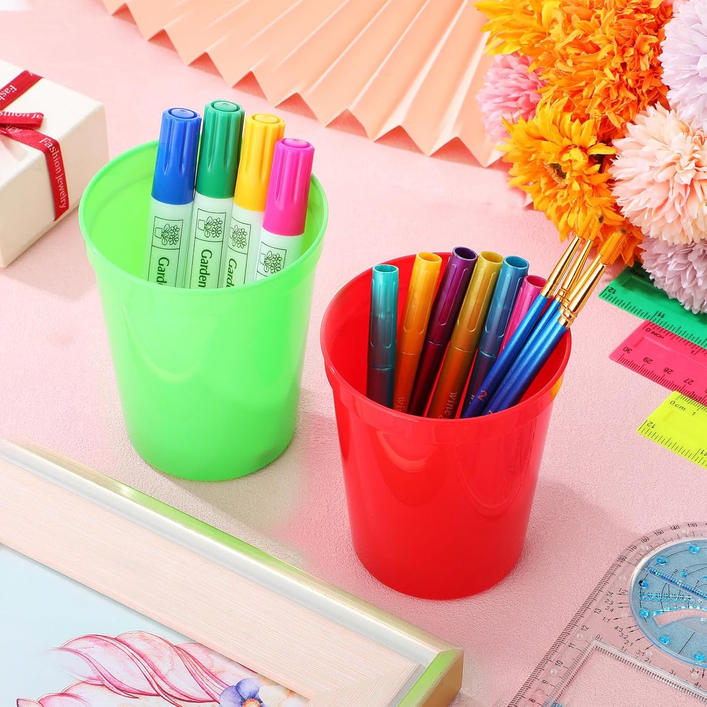 Yungyan 36 Pack 16oz Christmas Stadium Cups Holiday Reusable Plastic Cups Red and Green Cups Blank Drink Tumblers Stadium Cups Christmas Party Cups for Birthday Party, Events, DIY Projects (Red,Green)