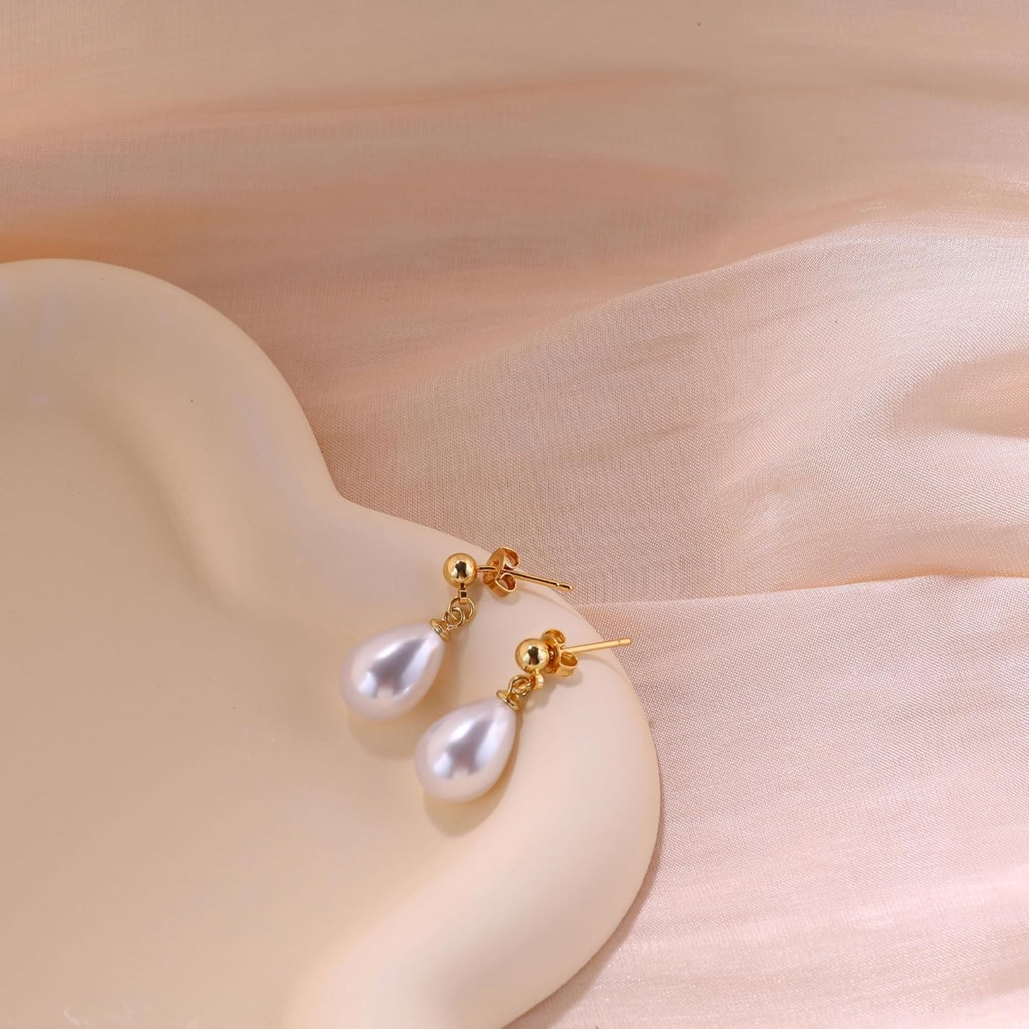 SELSHE Dangle Earrings for Women, 14k Gold Plated Pearl Drop Earring Dainty Gold Earrings for Women Trendy Cute Prom Bridal Earring Long Wedding Pearl Earring Formal Jewelry