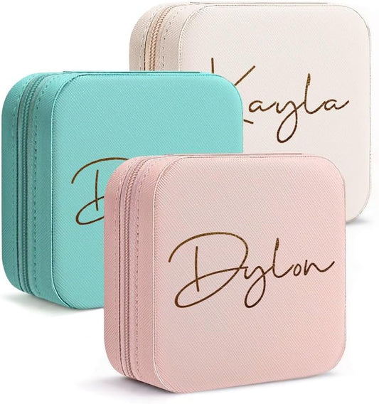 DayOfShe Personalized Name Jewelry Box College Dorm Essentials for Girls Graduation Gifts 2025, Leather Small Travel Jewelry Case for Wedding Gifts Bridesmaid Proposal Gifts