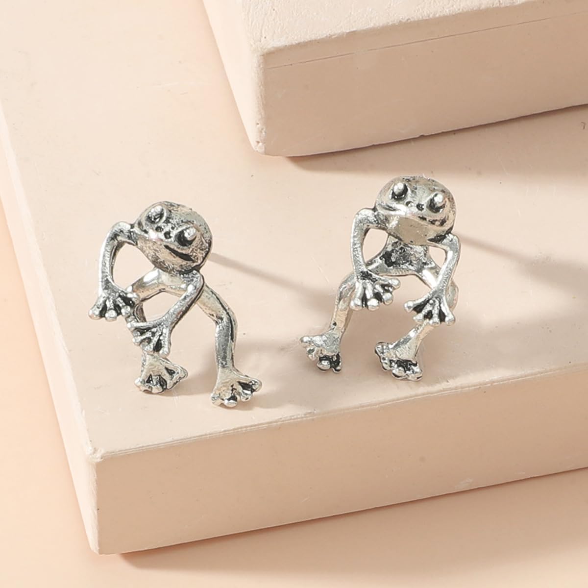 Ulobey Cute Animal Ear Studs Frog Earring - Fashion 3D Vintage Frog for Girls Women - Simple Cartoon Ear Studs Decors - Creatives Gifts Accessories - Green Frog