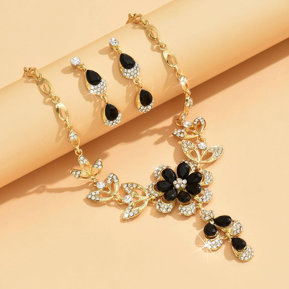 Wedding Jewelry Sets for Brides Rhinestone Necklace and Earring Set Bracelet Ring Gold Silver Prom Jewelry Sets Diamond Flower Teardrop Necklace for Women