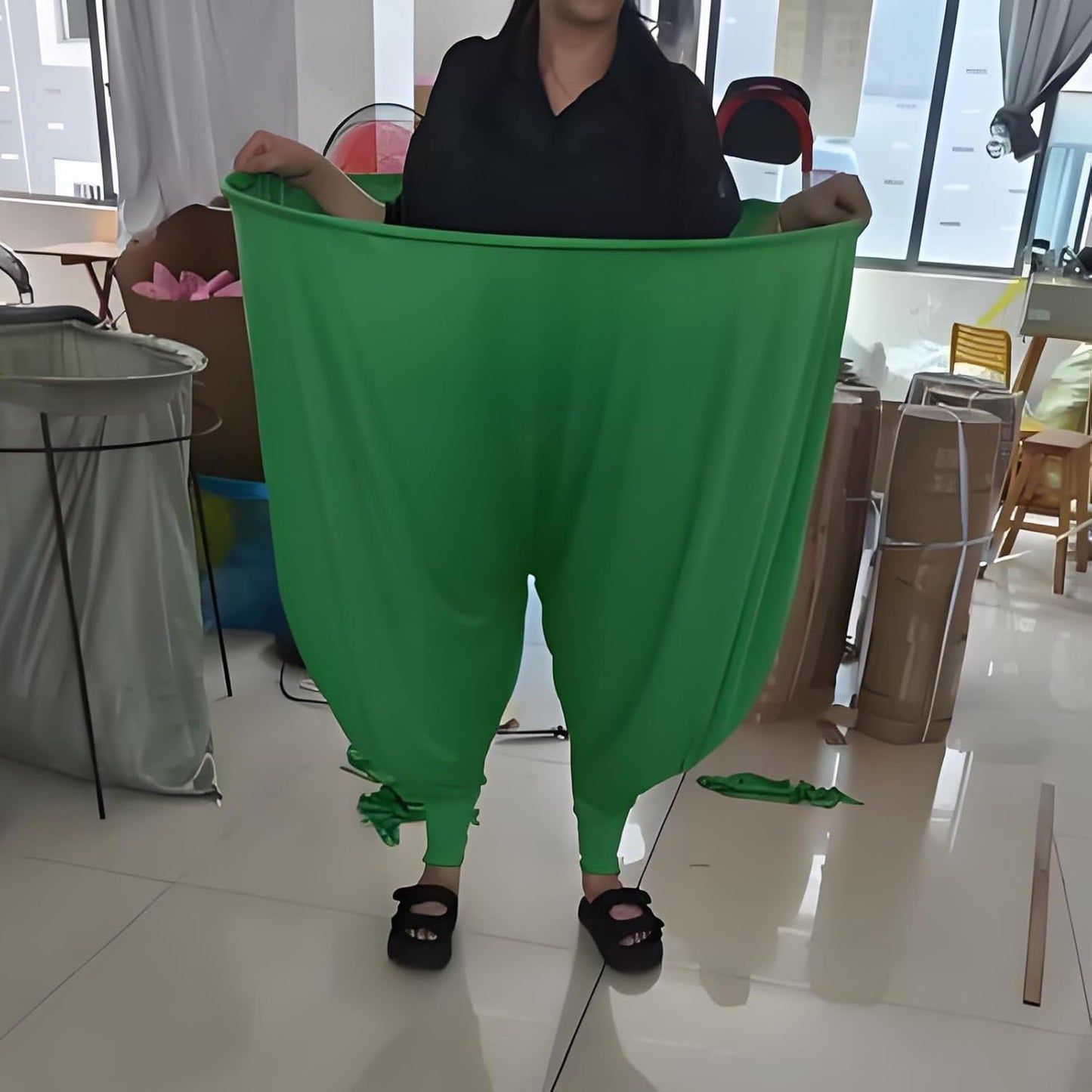 Grandma Pants Courtyard Game, Giant Outdoor Leisure Throwing Competition, Grandma Courtyard Game Pants, Team Relay Family Reunion Party Outdoor Game Set with 8 Elastic Balls and 1 Air Pump