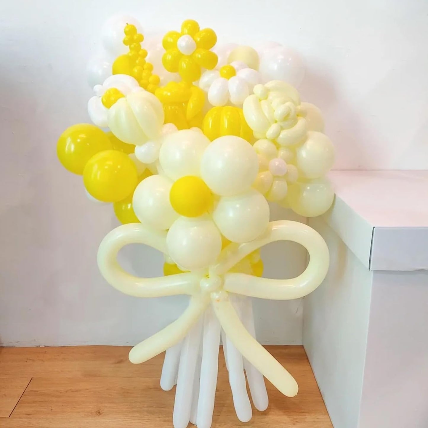 260 Long Balloons 100 Pack Pastel Yellow Twisting Animal Balloons Thickening Latex Modeling Long Magic Balloons for Animal Model Weddings Birthdays Festival Party Decorations