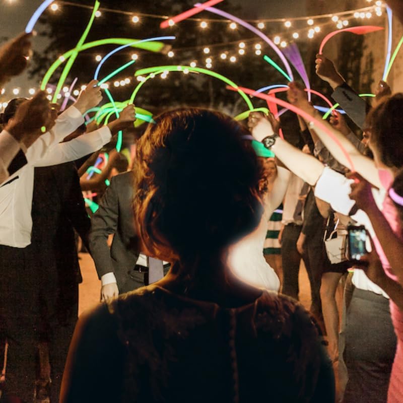 Glow Fever Glow Sticks Bulk 100ct 22'' Glow Necklaces with Connectors, Neon Light Sticks for Party Festivals Raves Concert Birthday Wedding, Green