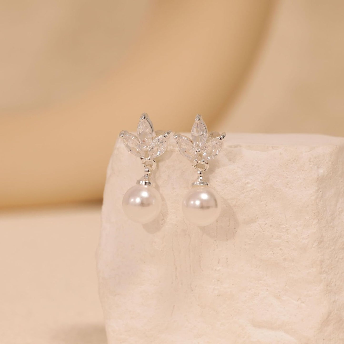 SELSHE Dangle Earrings for Women, 14k Gold Plated Pearl Drop Earring Dainty Gold Earrings for Women Trendy Cute Prom Bridal Earring Long Wedding Pearl Earring Formal Jewelry