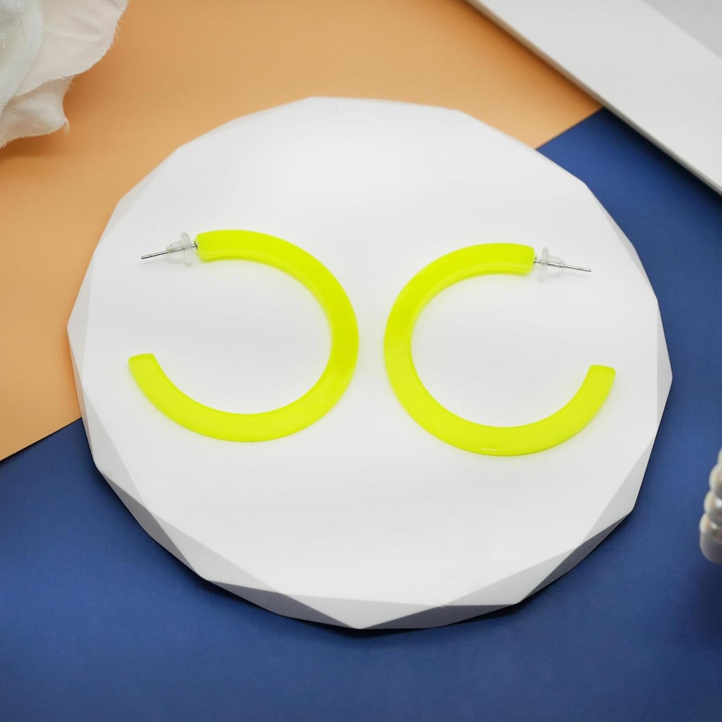 80s 90s Neon Earrings for Women Retro Cassette Tape Hoop Earring Candy Color Lightweight Acrylic Stud Dangle Earrings for 80S Costume Outfits Dancing Glow Party Accessories