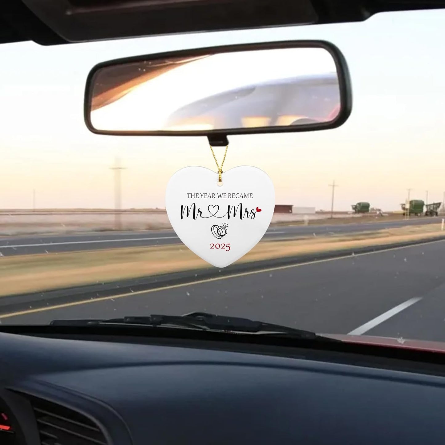 Wedding Gifts for Couple, The Year We Became Mr and Mrs Sign Christmas Ornaments 2025, Engagement Gift Ideal Cool Wedding Gifts for Couples Newlyweds Bridal