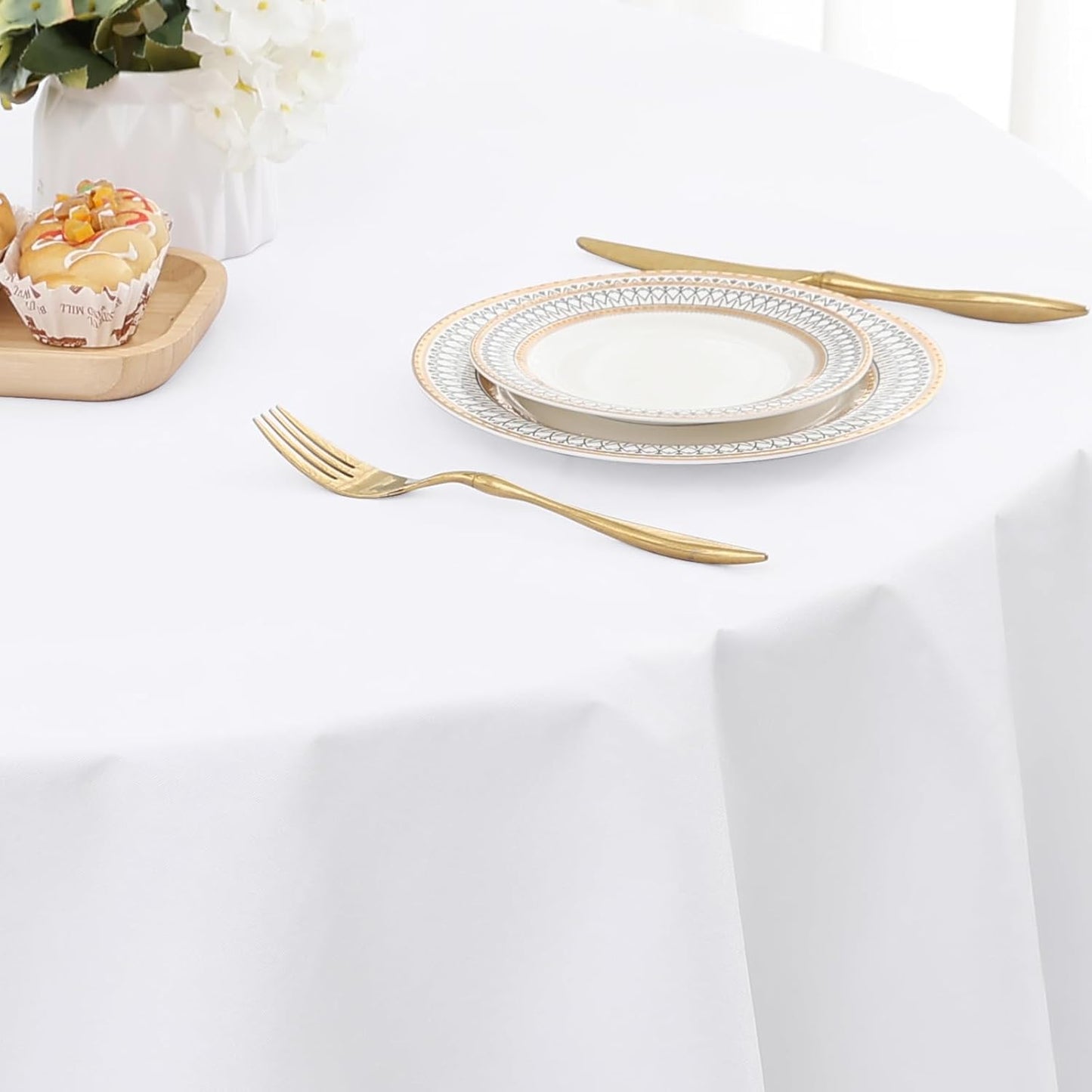 homing Round Vinyl Tablecloth, Waterproof Spillproof Plastic Flannel Backed Table Cloth, Wipe Clean Table Cover for Dining, Buffet Parties and Camping (White, 60")