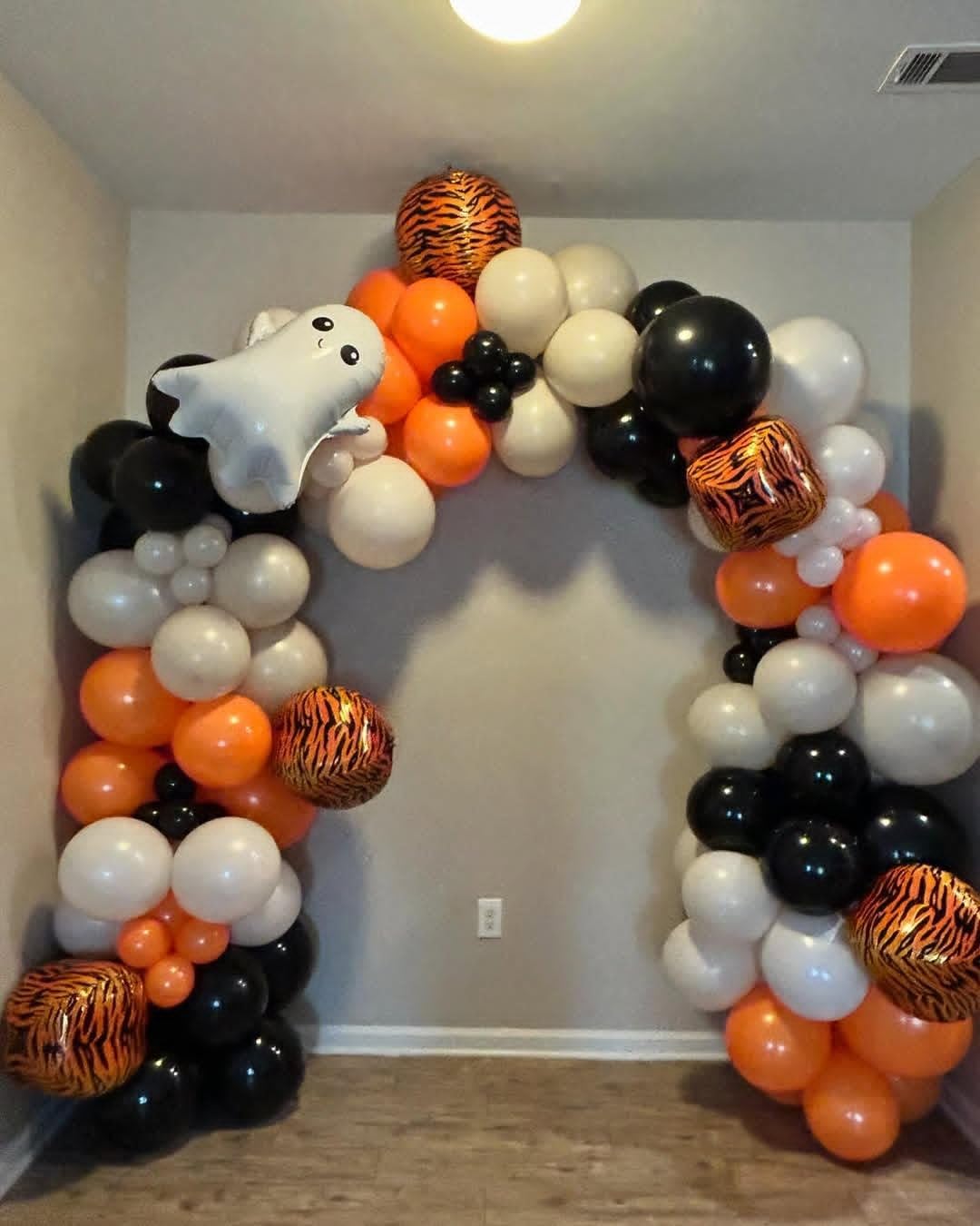 Orange and Black Balloons, 75PCS Halloween Balloons,12in and 5in Black Orange and White Balloon for Halloween Theme Party Graduation New Year Birthday Decorations