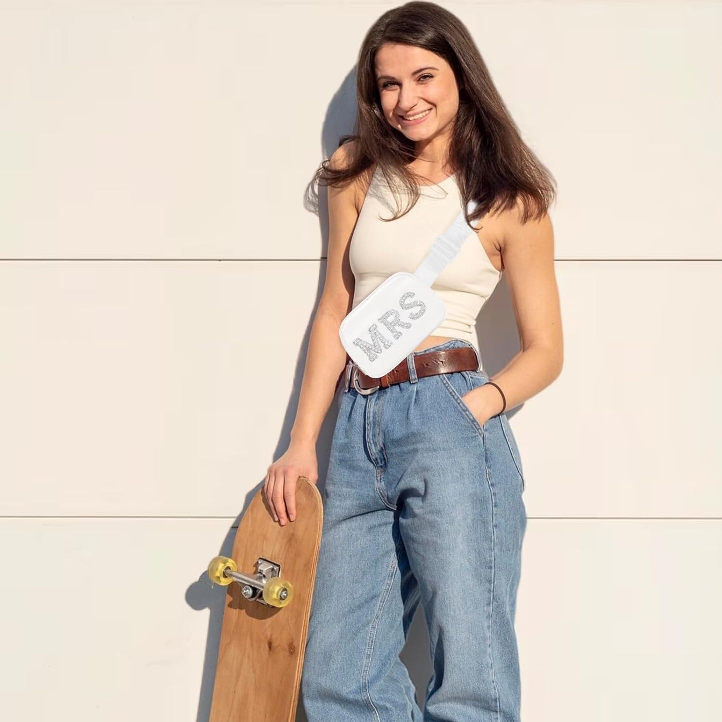 Lamyba Bachelorette Gifts for Bride Fanny Pack, Bride to be Gifts, Bridal Shower Gifts for Wedding Day Bachelorette Party Engagement Honeymoon, Pearl Mrs Waist Bag White