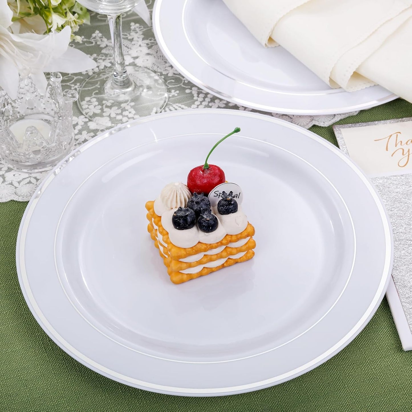 bUCLA 30PCS Silver Plastic Dinner Plates - Premium Heavy Duty 10.25inch Silver Disposable Party Plates, White and Silver Plastic Plates for Wedding & Christmas