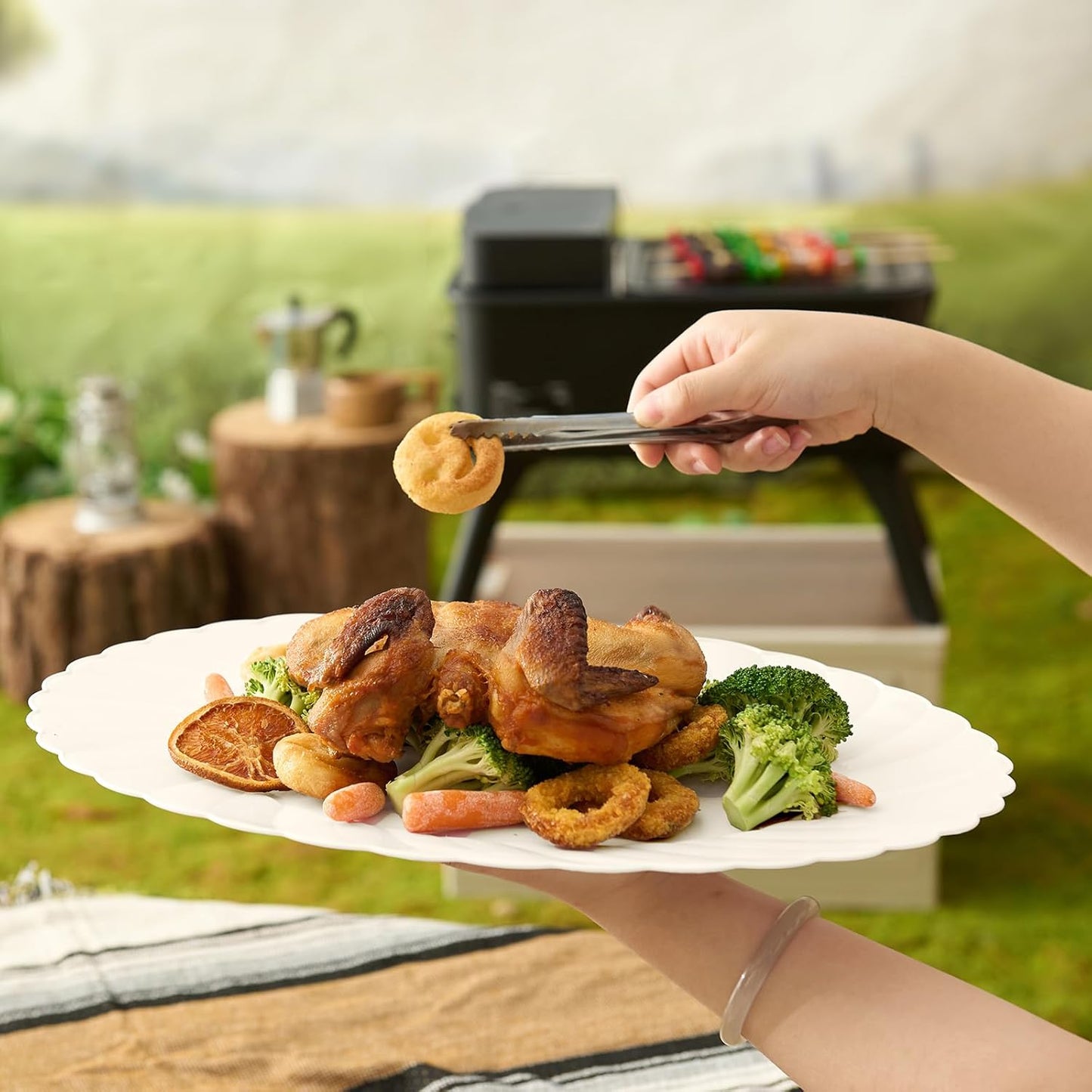 U-QE 25 Count Ivory Thanksgiving Plastic Plates - 13.4 inch Oval Plates Disposable Plates Heavy Duty For Big Eaters, Ivory Disposable Platters Ideal for Thanksgiving, Party, Picnic and Weddings