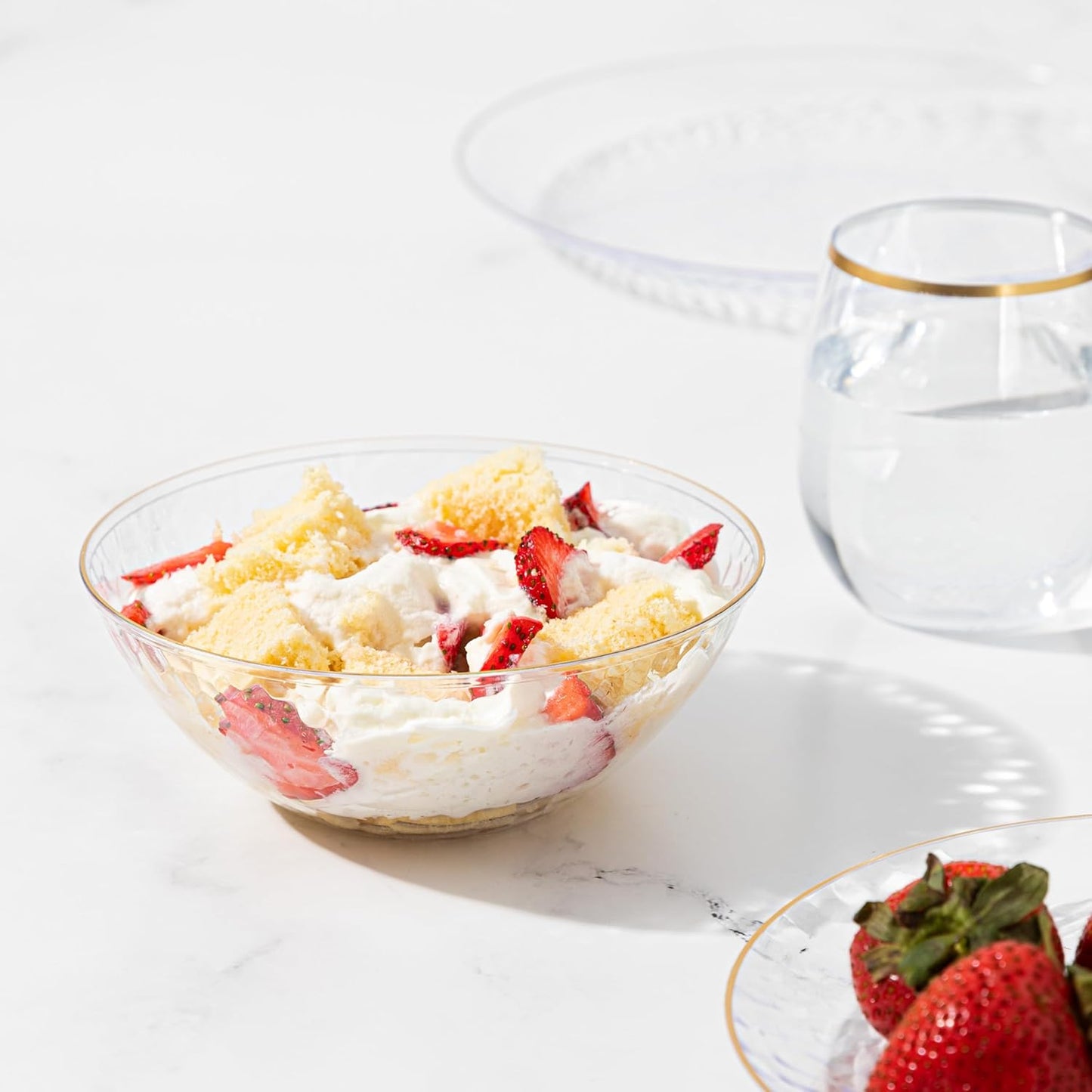 PLASTICPRO 30 Pack 12 Ounce Hammered Plastic Bowls, Heavyweight Disposable Bowl Set, Elegant Clear with Gold Rim, BPA Free, for Parties, Dinners, Events