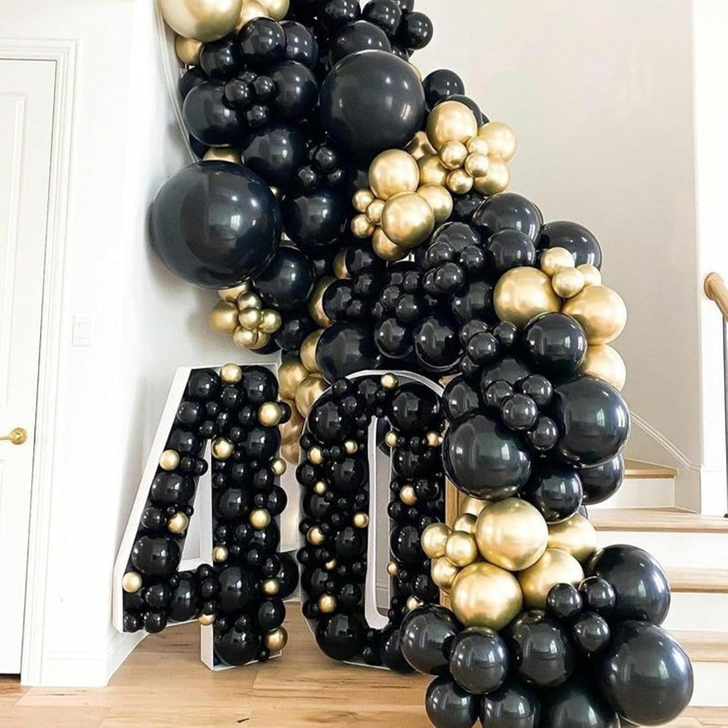 PartyWoo Black and Glod Balloons 140pcs Different Sizes of 18 12 10 5 Inch Black and Metallic gold Balloon Arch Kit for Birthday New Year's Eve Graduation Bachelorette Retirement Party Decorations