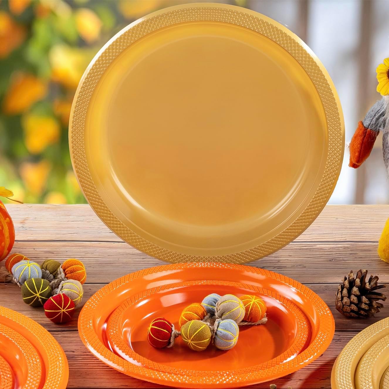 WELLIFE Gold Plastic Plates 10 Inch 50 Count Disposable Plate Thanksgiving Plates for Party, Large Big Plate for Dinner Party Supplies Birthday Camping BBQ