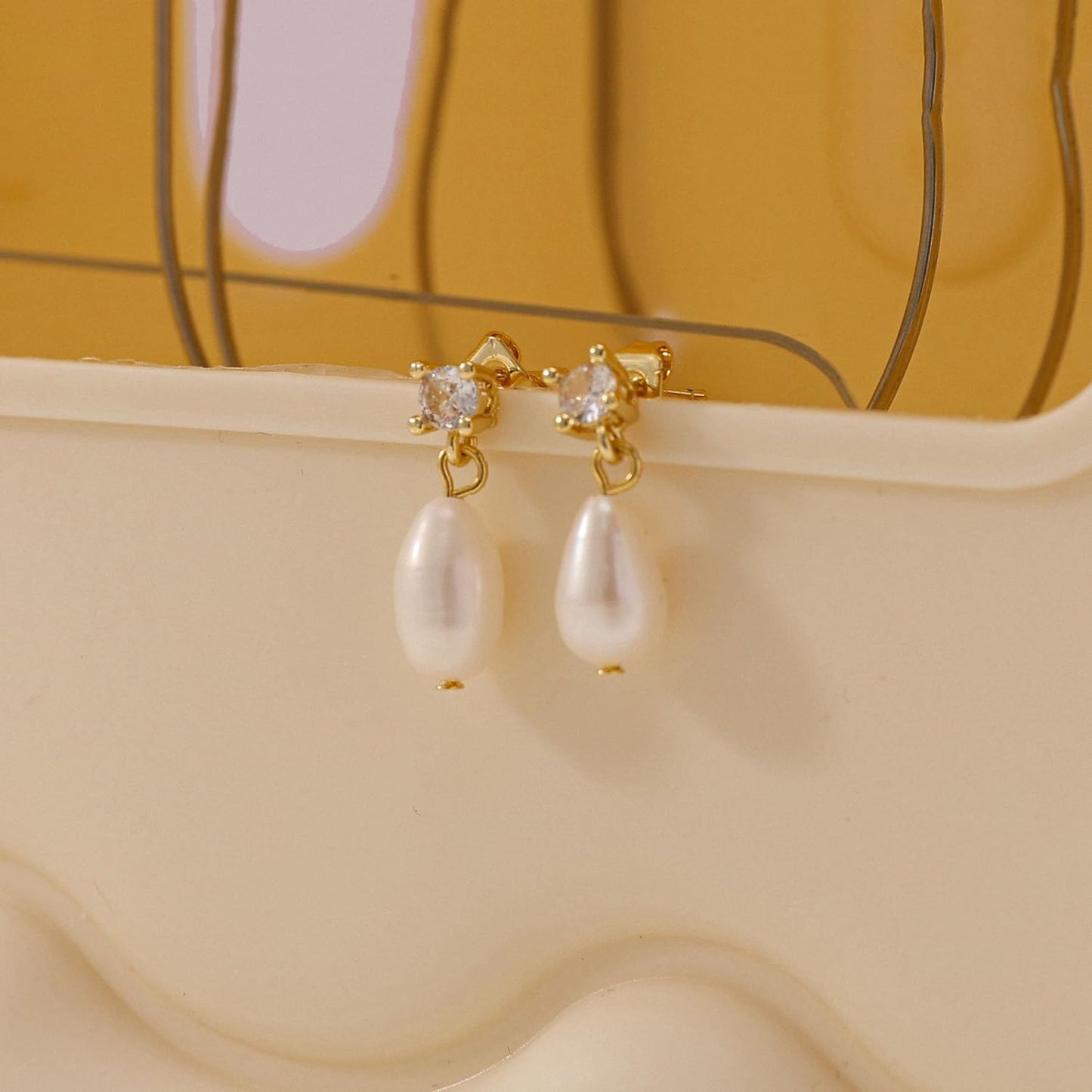 SELSHE Dangle Earrings for Women, 14k Gold Plated Pearl Drop Earring Dainty Gold Earrings for Women Trendy Cute Prom Bridal Earring Long Wedding Pearl Earring Formal Jewelry