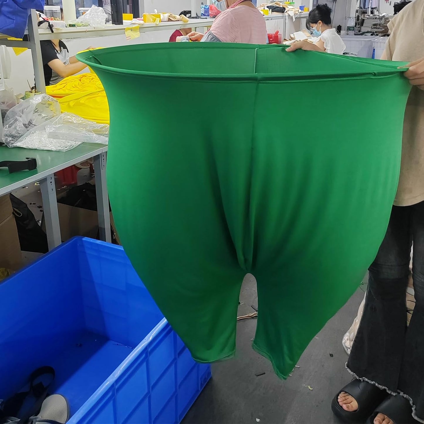 Grandma Pants Courtyard Game, Giant Outdoor Leisure Throwing Competition, Grandma Courtyard Game Pants, Team Relay Family Reunion Party Outdoor Game Set with 8 Elastic Balls and 1 Air Pump