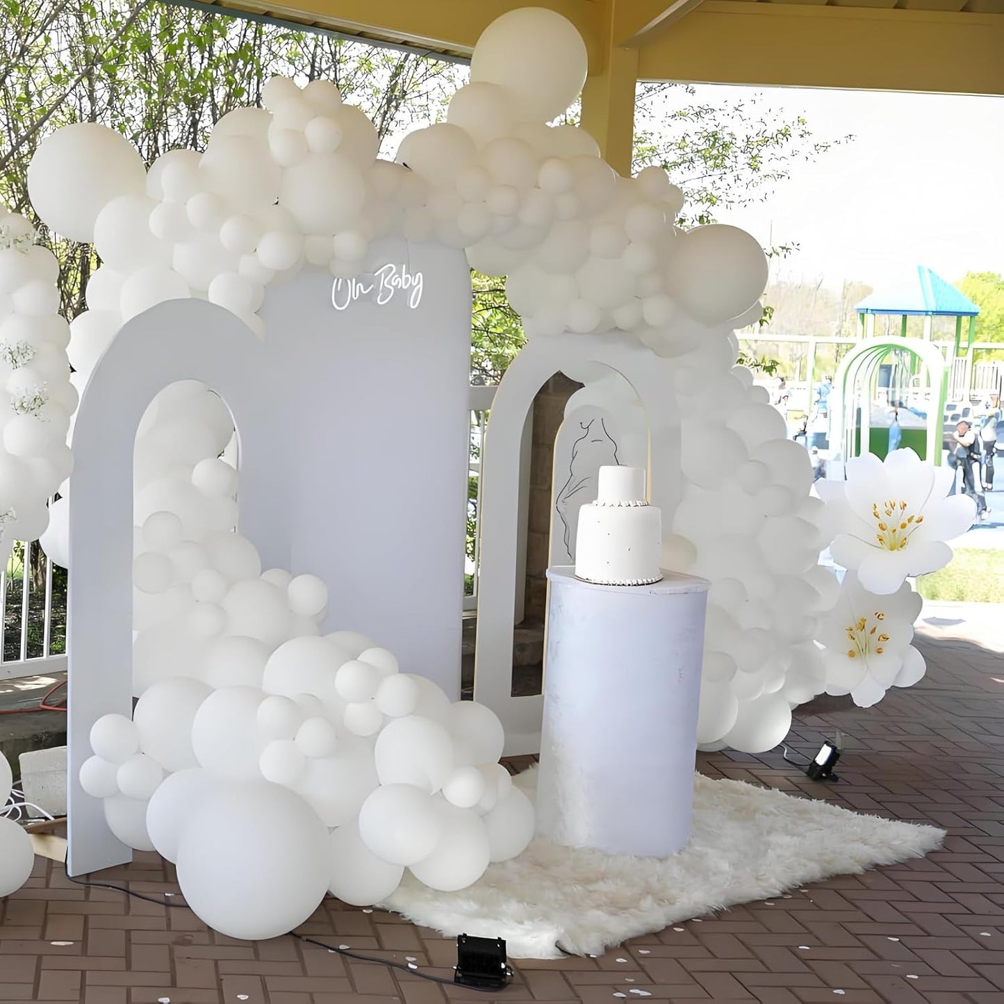White Balloons, 150 pcs Different Sizes Pack of 18 Inch 12 Inch 10 Inch 5 Inch Matte White Latex Balloons for Balloon Garland Balloon Arch as Birthday Party Wedding Decorations