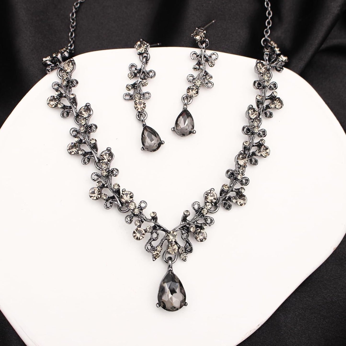 3Pcs Austrian Crystal Jewelry Set for Women, Necklace Dangle Earrings Link Bracelet Jewelry Set with Gold/Platinum/Gun Plated, Wedding Party Jewelry for Bridal Bridesmaid