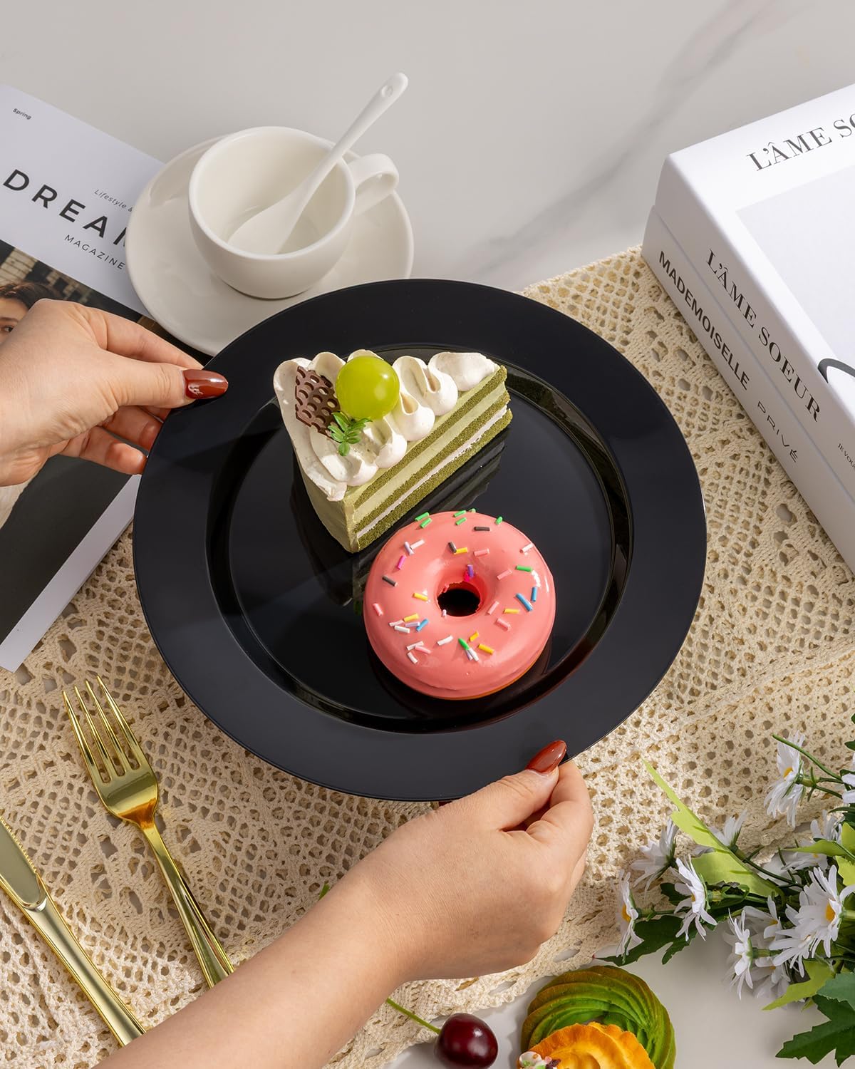 BESTVIP 50PCS Black Plastic Plates, 10.25 Inch Disposable Dinner Plate Party, Heavy Duty Disposable Plastic Plates - Ideal for Christmas Parties, Wedding and Birthday, Everyday Meals Use