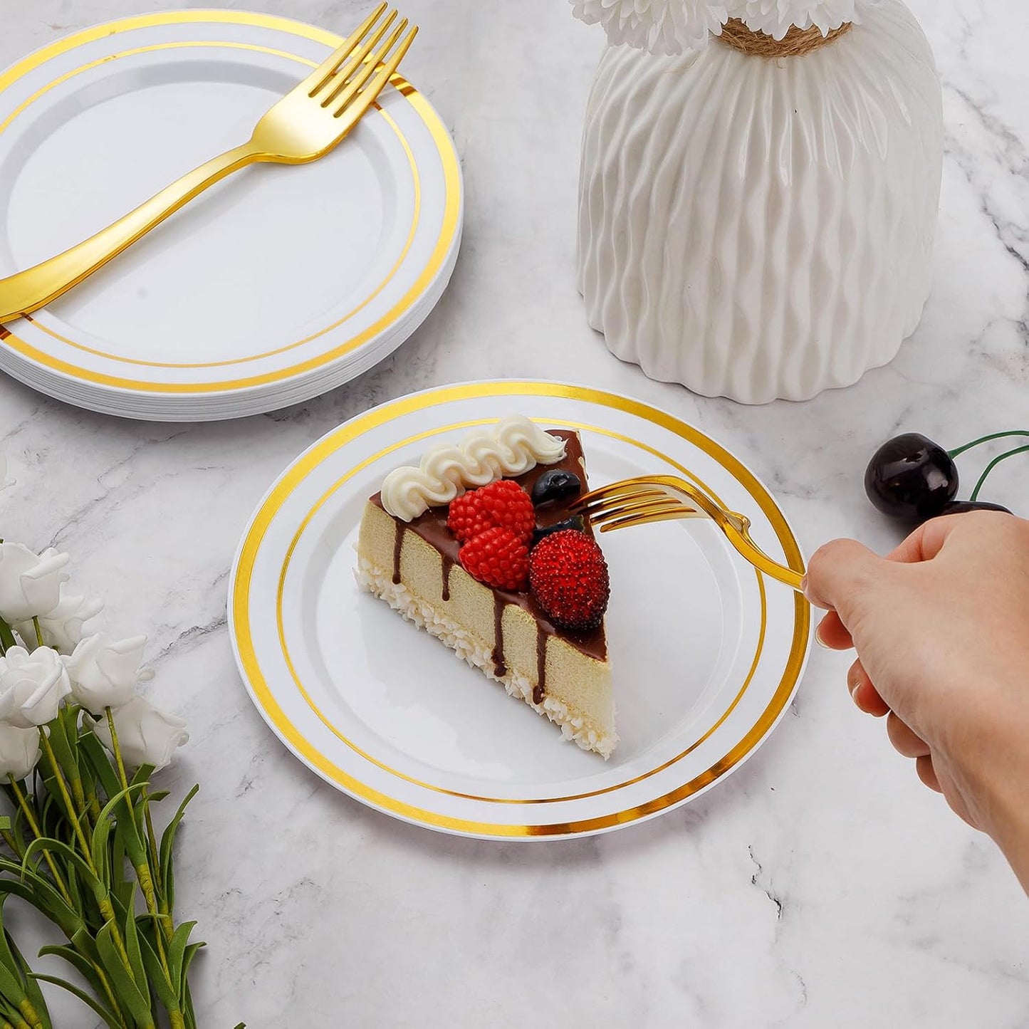 Goodluck 240PCS 7" Gold Dessert Plastic Plates with 7.4" Forks, Gold Appetizer Plates for 120 Guests, Including 120 Disposable Cake Plastic Plates and 120 Forks for Wedding/Birthday Party