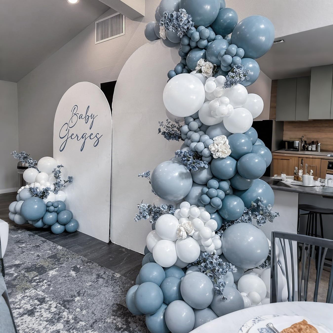 Dusty Blue Balloons Arch Kit, 134 Pcs Muted Light Baby Slate Blue and White Balloon Garland mit 18 Inch Pale Clear Balloon *5, Long Balloon as Bow Decor for Baby Shower Boy Gender Reveal Wedding