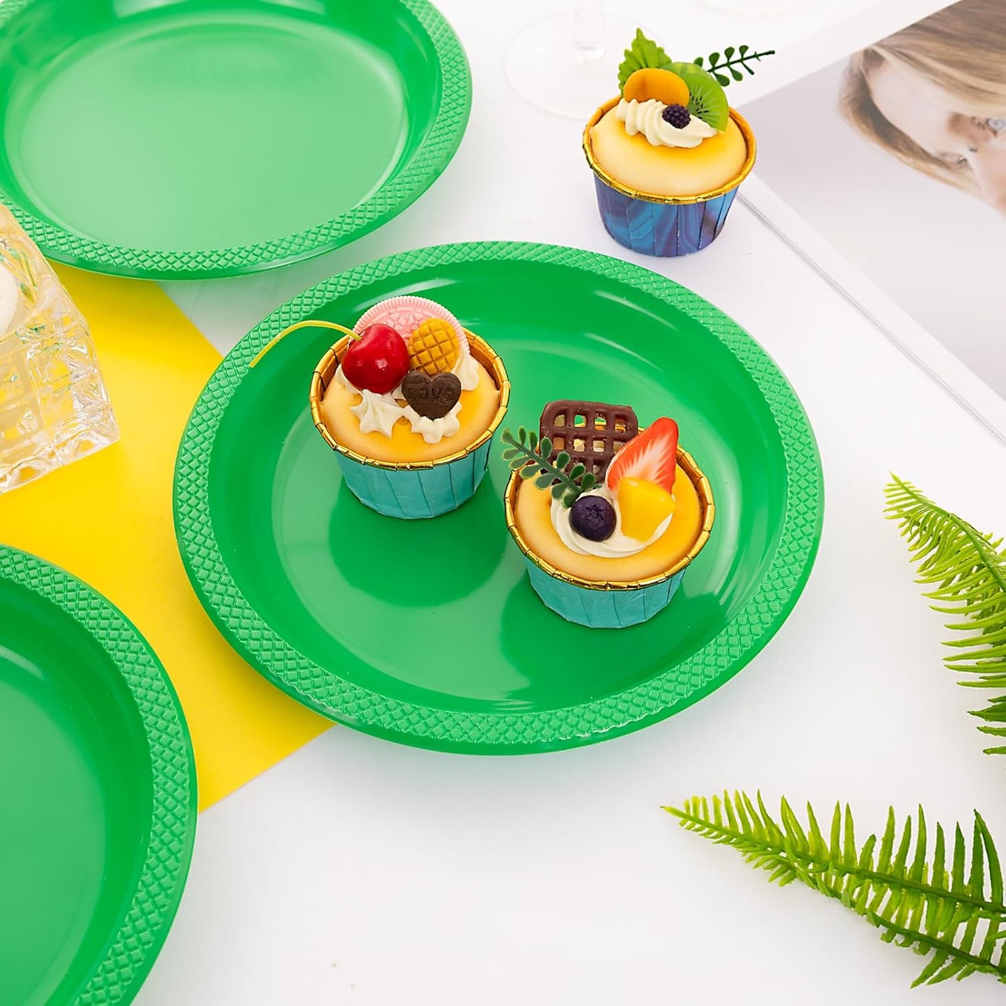 WELLIFE Green Party Plates 9 Inch -150 Count, Disposable Plastic Dinner Plates for Party St. Patrick's Day Easter