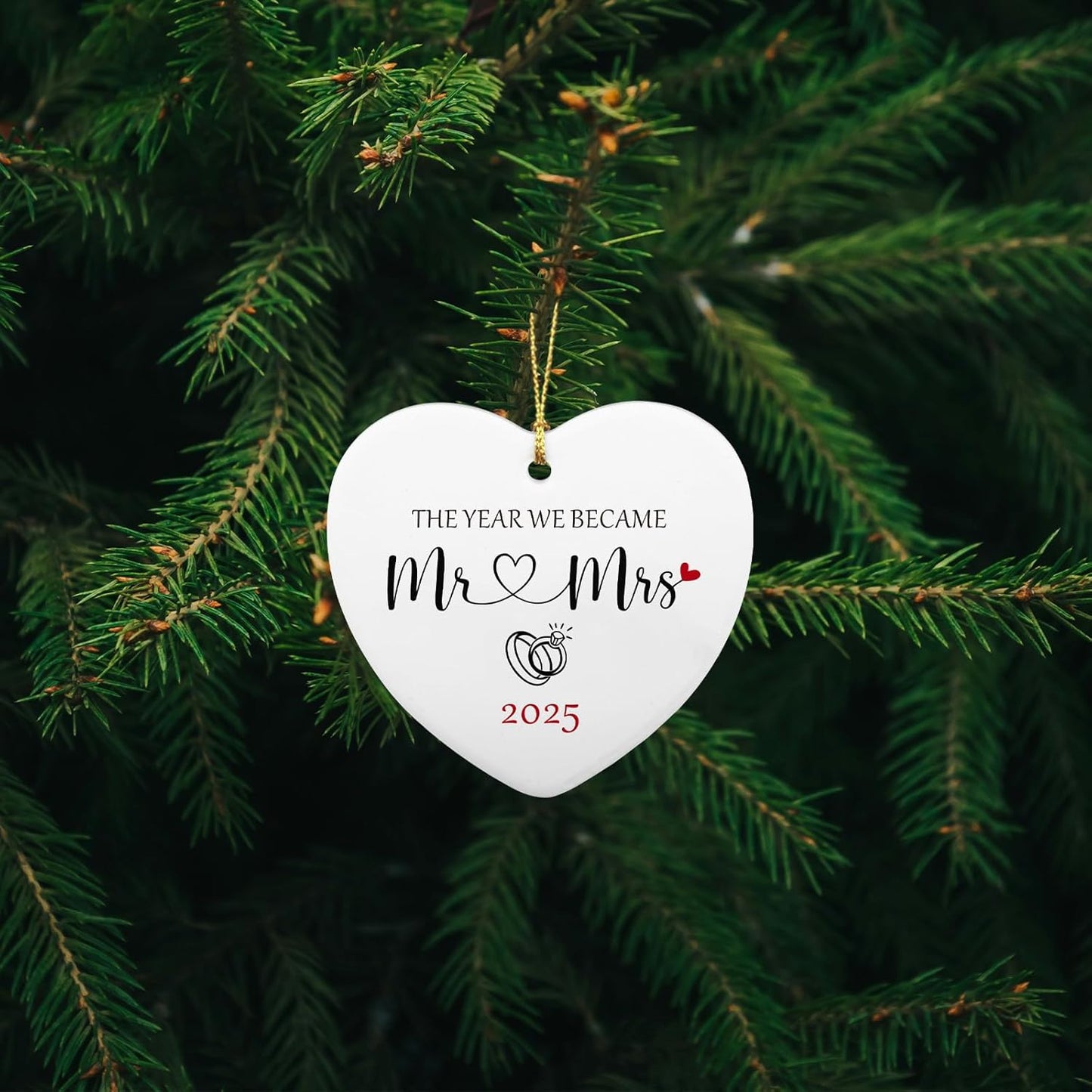 Wedding Gifts for Couple, The Year We Became Mr and Mrs Sign Christmas Ornaments 2025, Engagement Gift Ideal Cool Wedding Gifts for Couples Newlyweds Bridal
