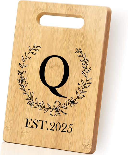 Personalized Cutting Board, Monogrammed Wedding Gift for Couple Newlywed 2025, Initial Birthday Gifts for Women, Gift for Bridal Shower Wedding Shower Engagement Anniversary Housewarming(Letter-Q)