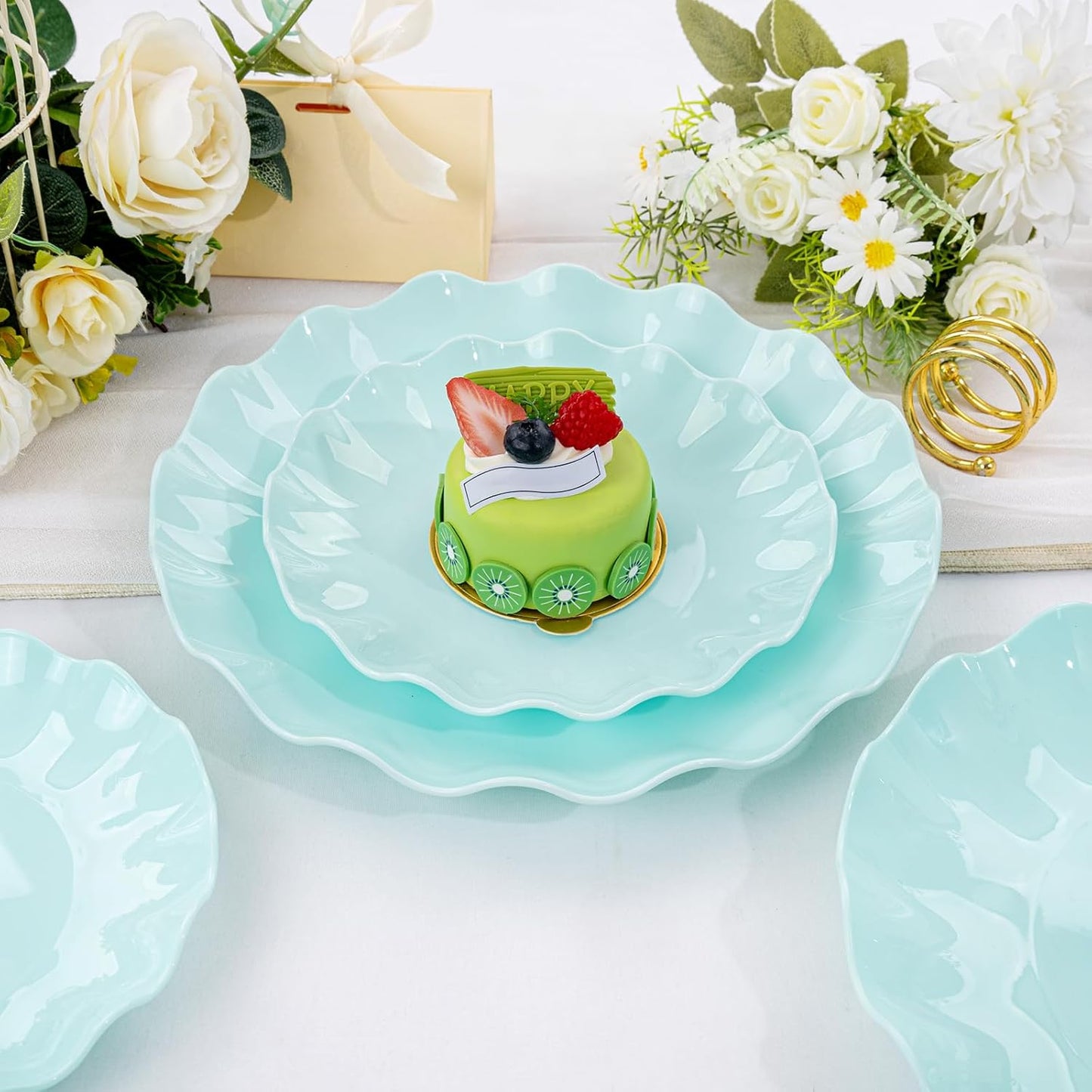 LIYH 20 Pcs 7.5 Inch Ice Blue Plastic Scalloped Plates Reusable - Unbreakable Dessert Plastic Cake Plates Dishwasher Safe Perfect for Party Birthday