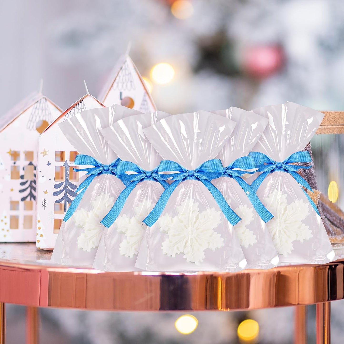 Demissle 20 Pcs Christmas Soap Bar Gift Set Snowflakes Handmade Soap Bulk with Scented Christmas Favors for Guests Holiday Stocking Stuffers for Xmas Bathroom Wedding Birthdays(White)