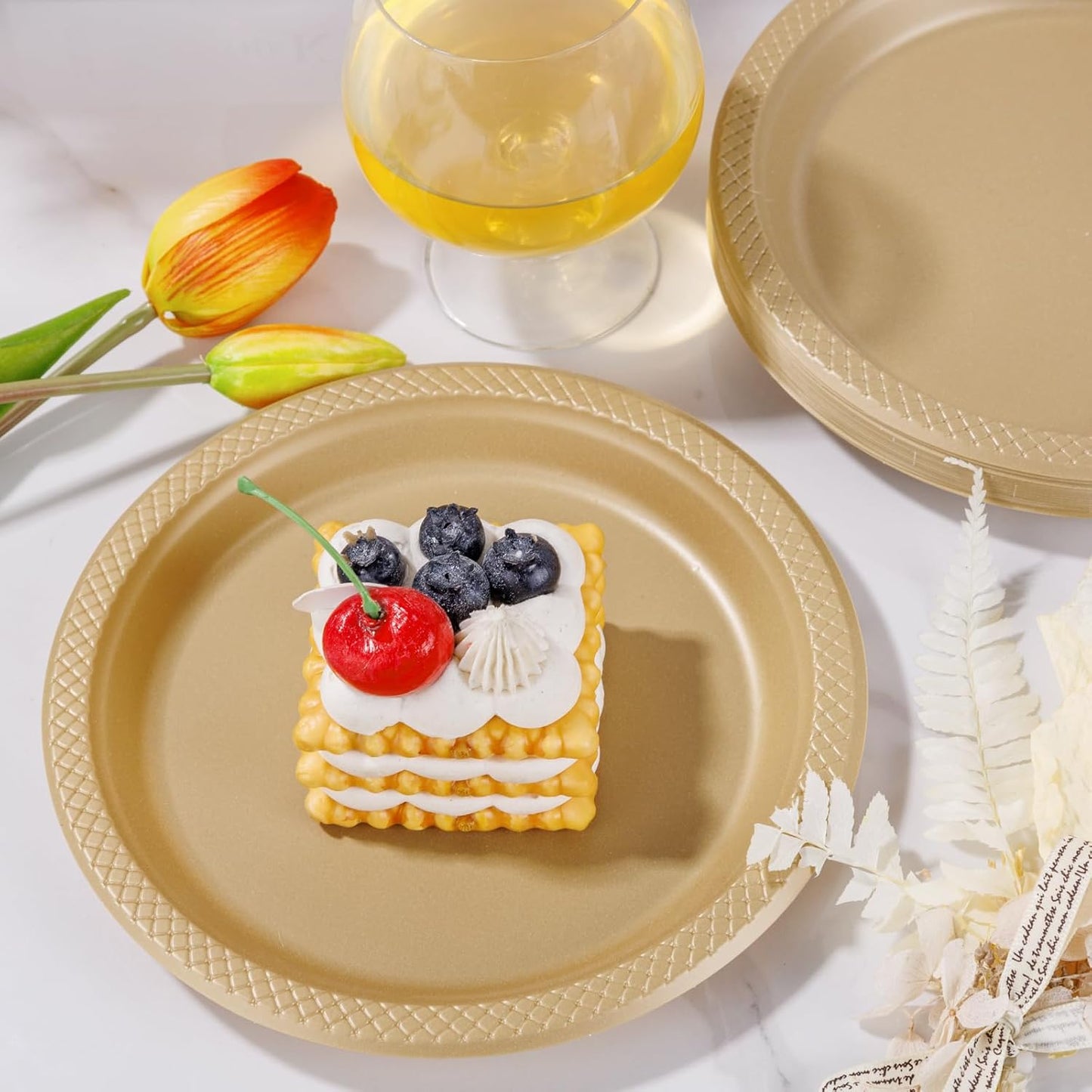 WELLIFE 7 Inch Gold Dessert Plates 150 Count, Gold Plastic Plates for Party Dessert Cake Appetizers Salad Wedding Engagement Birthday