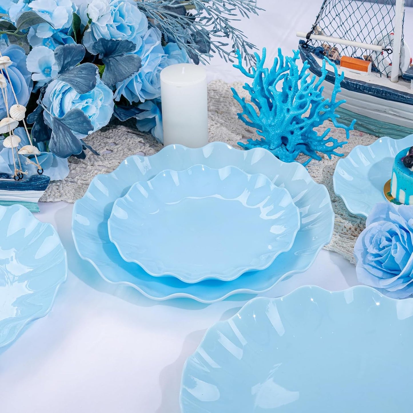 LIYH 20 Pcs Light Blue Plastic Plates Reusable 7.5 Inch - Unbreakable Scalloped Dessert Plates for Weddings Camping Party Outdoor Picnics Dishwasher Safe BPA Free (20Guests)