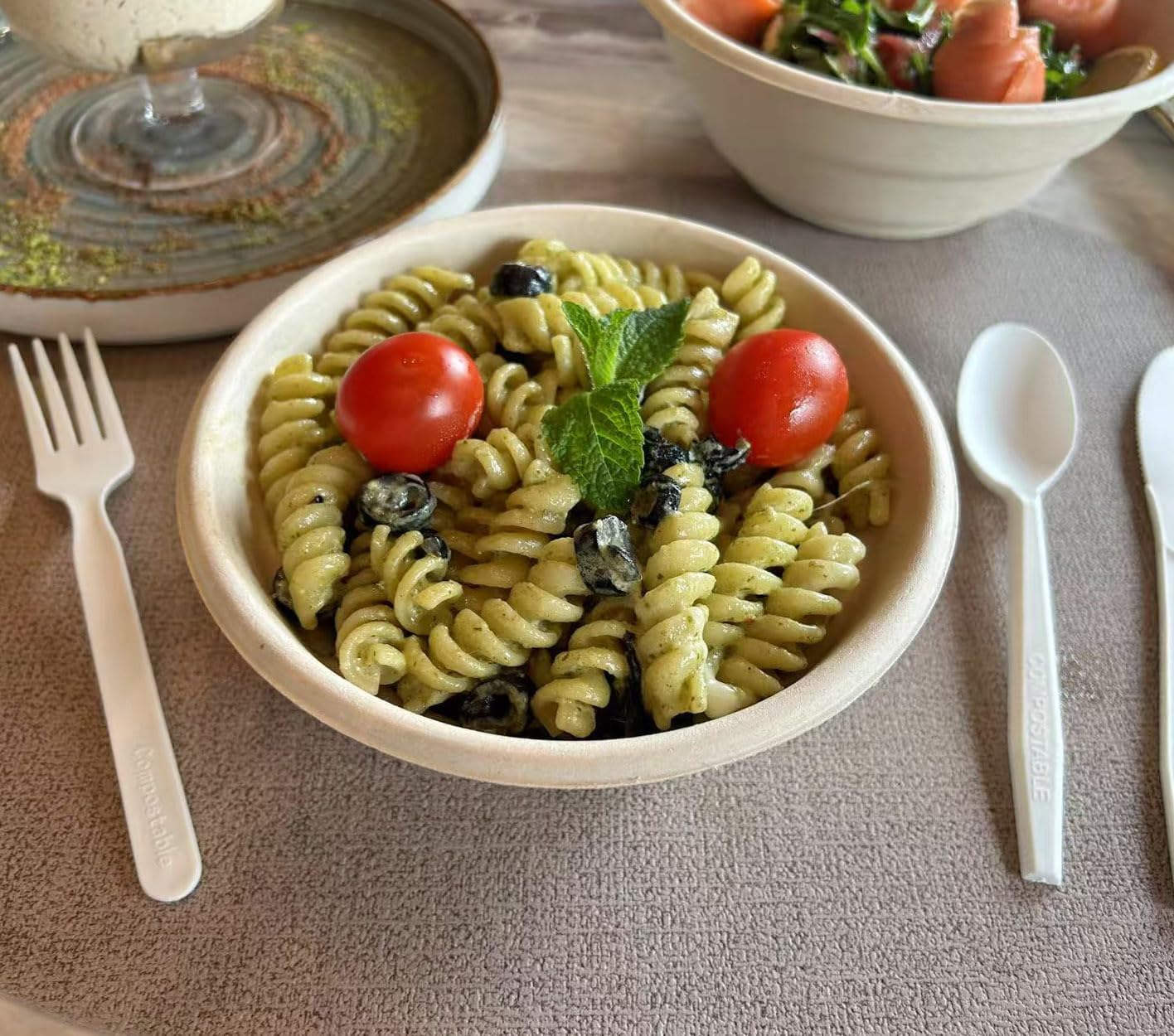 GreenWorks 100 Count 24 OZ Compostable Bowls, Natural Unbleached Biodegradable Bagasse and Bamboo fiber Paper Bowls