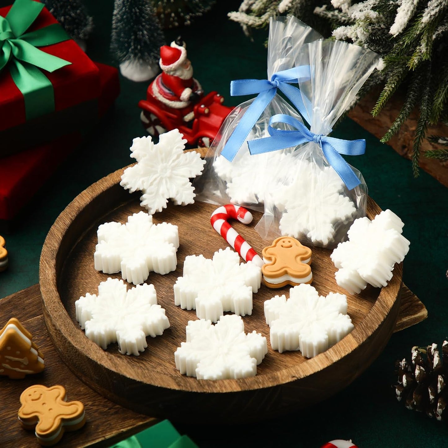 Demissle 20 Pcs Christmas Soap Bar Gift Set Snowflakes Handmade Soap Bulk with Scented Christmas Favors for Guests Holiday Stocking Stuffers for Xmas Bathroom Wedding Birthdays(White)