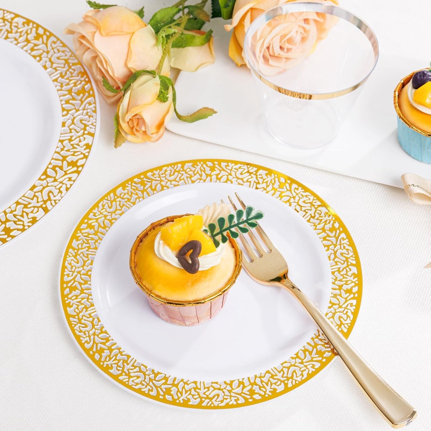 WELLIFE 100 Guests Dinnerware Sets, Gold Plastic Plates，Platos Para Fiestas Elegantes Desechables Include:100 Dinner Plates,100 Dessert Plate,400 Pcs Gold Plastic Silverware, 100 Cups for Party