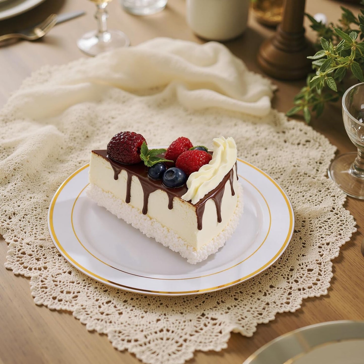 bUCLA 200PCS Gold Plastic Plates - 6.25inch White with Gold Trim Disposable Salad/Dessert/Appetizer/Small Cake Plates, Ideal for Wedding & Party