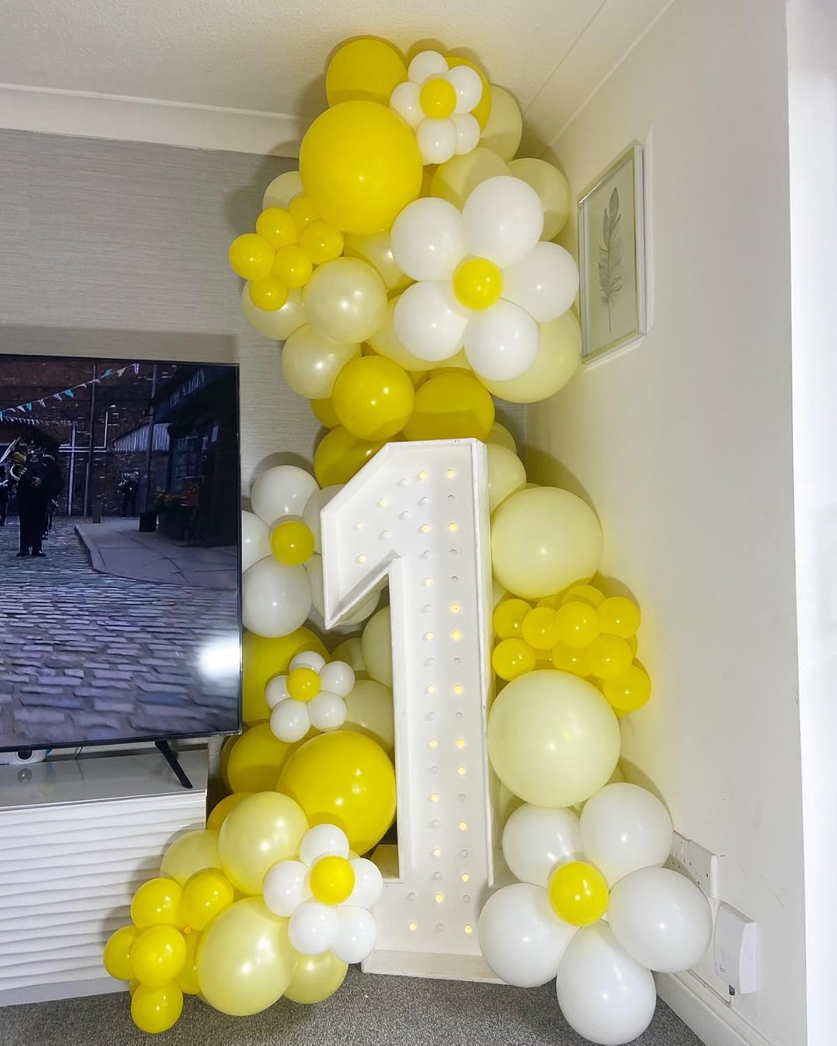 Yellow Balloon Arch Kit, 140Pcs Pastel Yellow White and Gold Confetti Balloons Different Size Balloon for Baby Shower Gender Reveal Birthday Wedding Sunflower Honey Bee Theme Party Decorations