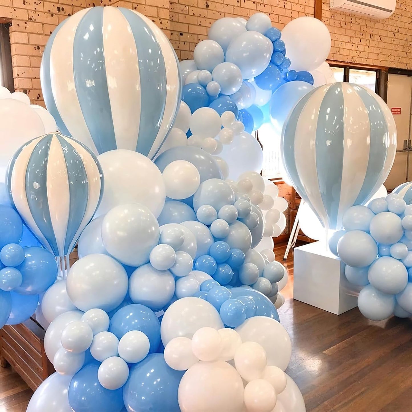 PartyWoo Light Blue Balloons 140pcs Different Sizes Pack of 18 12 10 5 Inch Baby Pastel Blue Balloon Arch Kit for Baby Shower Gender Reveal Graduation Mermaid Birthday Pool Party Decorations Blue-Y20