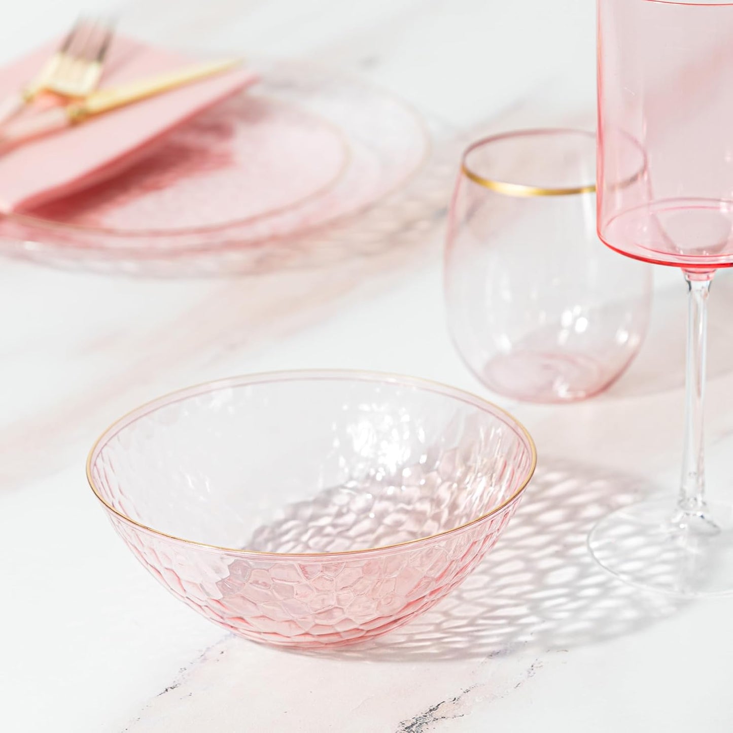 PLASTICPRO 30 Pack 12 Ounce Hammered Plastic Bowls Translucent Pink with Gold Rim Heavyweight Disposable Plastic Soup Bowls Elegant Translucent Hammered Gold Rim Platsic Party Dishes