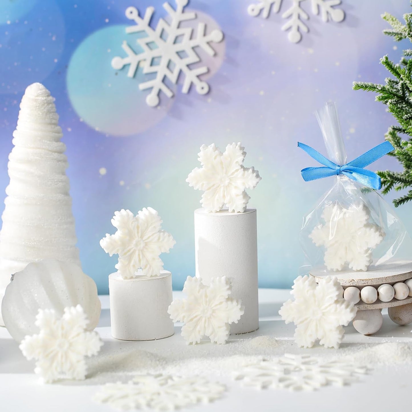 Demissle 20 Pcs Christmas Soap Bar Gift Set Snowflakes Handmade Soap Bulk with Scented Christmas Favors for Guests Holiday Stocking Stuffers for Xmas Bathroom Wedding Birthdays(White)