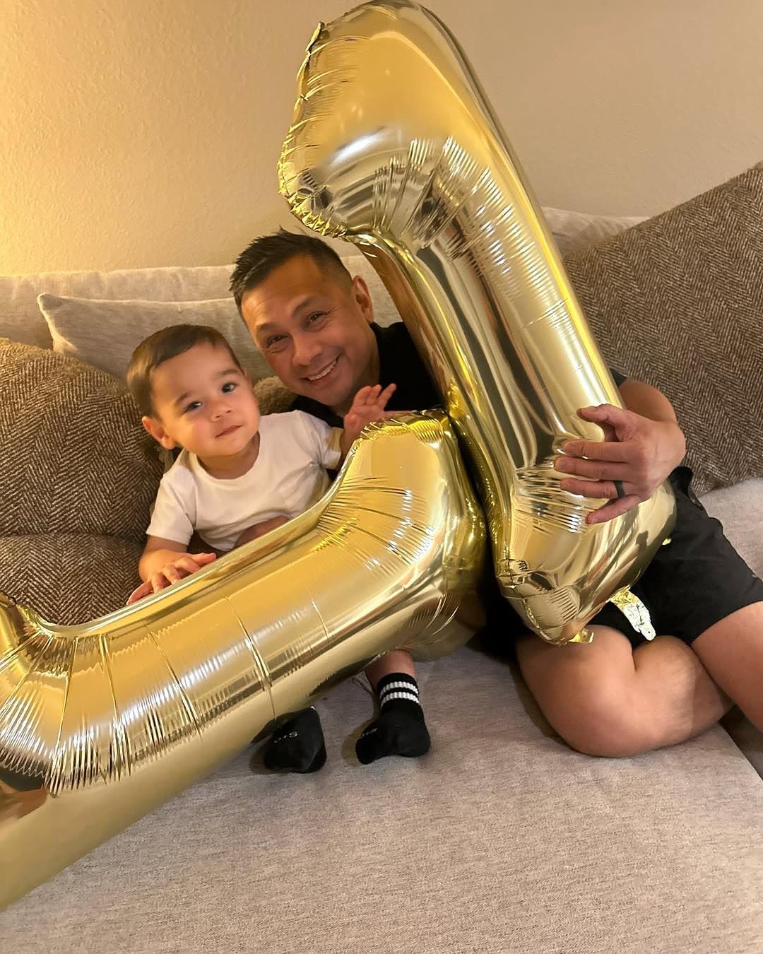 40 Inch Champagne Gold 1 Balloon for First Birthday, Light Gold 1st Number Balloons Birthday Decorations for Girl Kids Toddler Baby, One Giant Number 1 Balloon