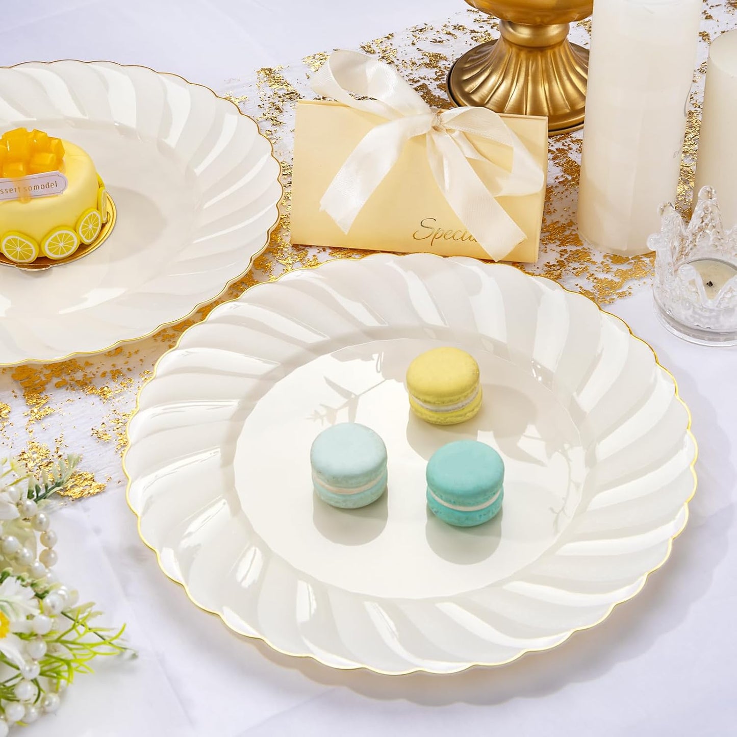YOUBET 50 Pack Ivory Scalloped Plastic Plates 10.25 Inch Ivory Disposable Plates with Gold Rim - High End Elegant Vintage Dinner Plate for Birthday Parties & Wedding Thanksgiving