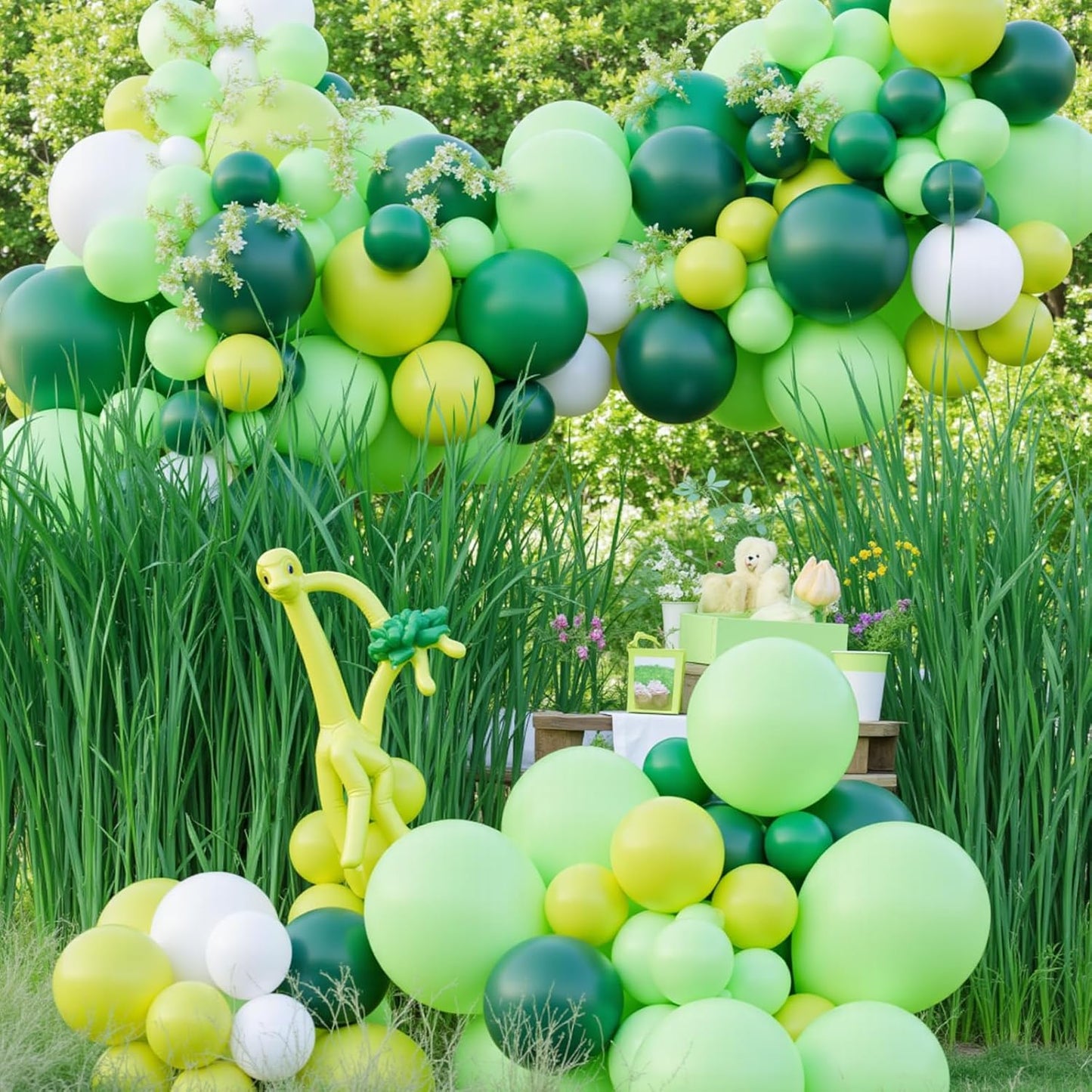 LovesTown 15PCS Party Balloons 18inch, Matte Green Latex Balloons Garland Arch Matt Balloons for Birthday Jungle Family Reunion Engagement Graduation Anniversary Party St. Patrick's Day Decorations
