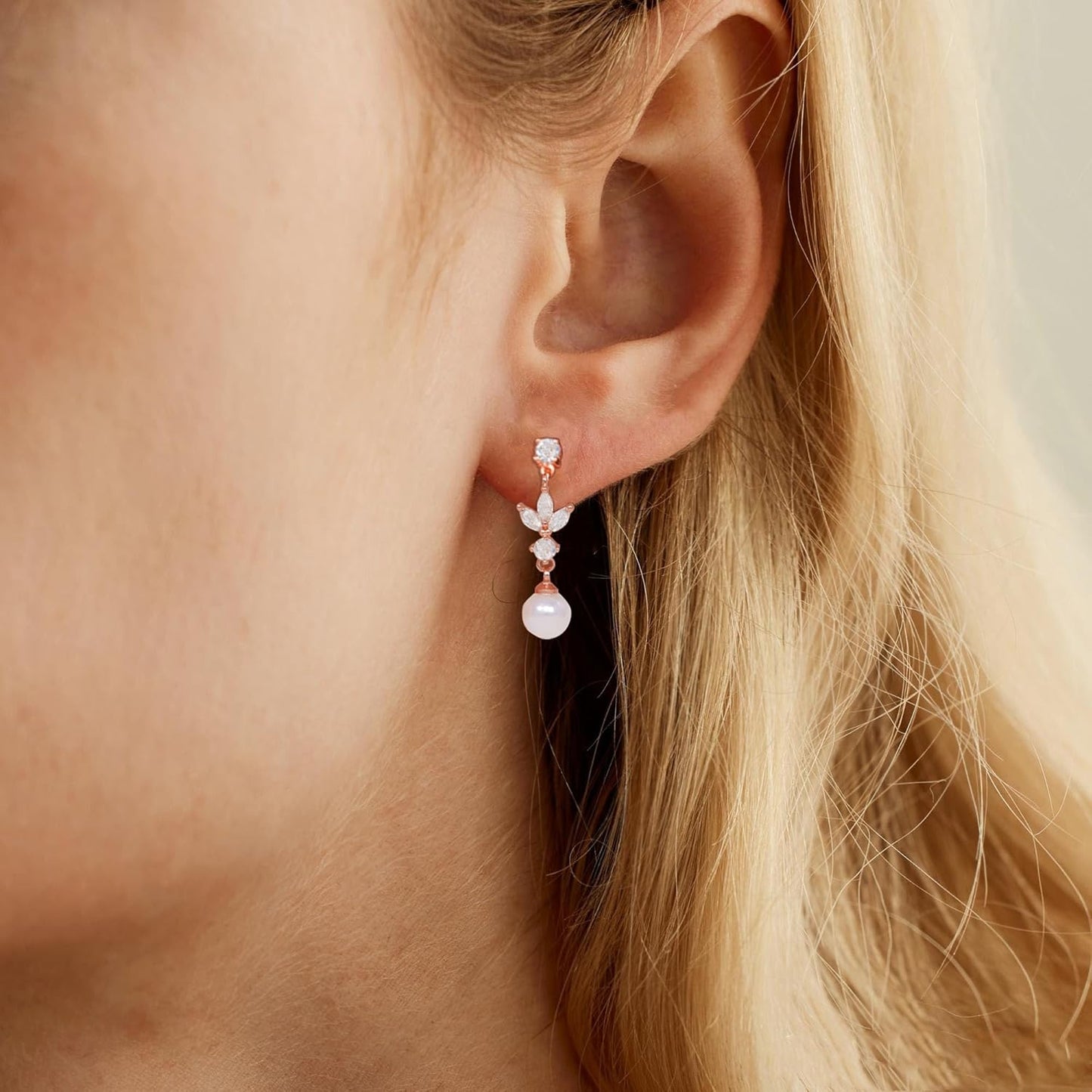 SELSHE Dangle Earrings for Women, 14k Gold Plated Pearl Drop Earring Dainty Gold Earrings for Women Trendy Cute Prom Bridal Earring Long Wedding Pearl Earring Formal Jewelry